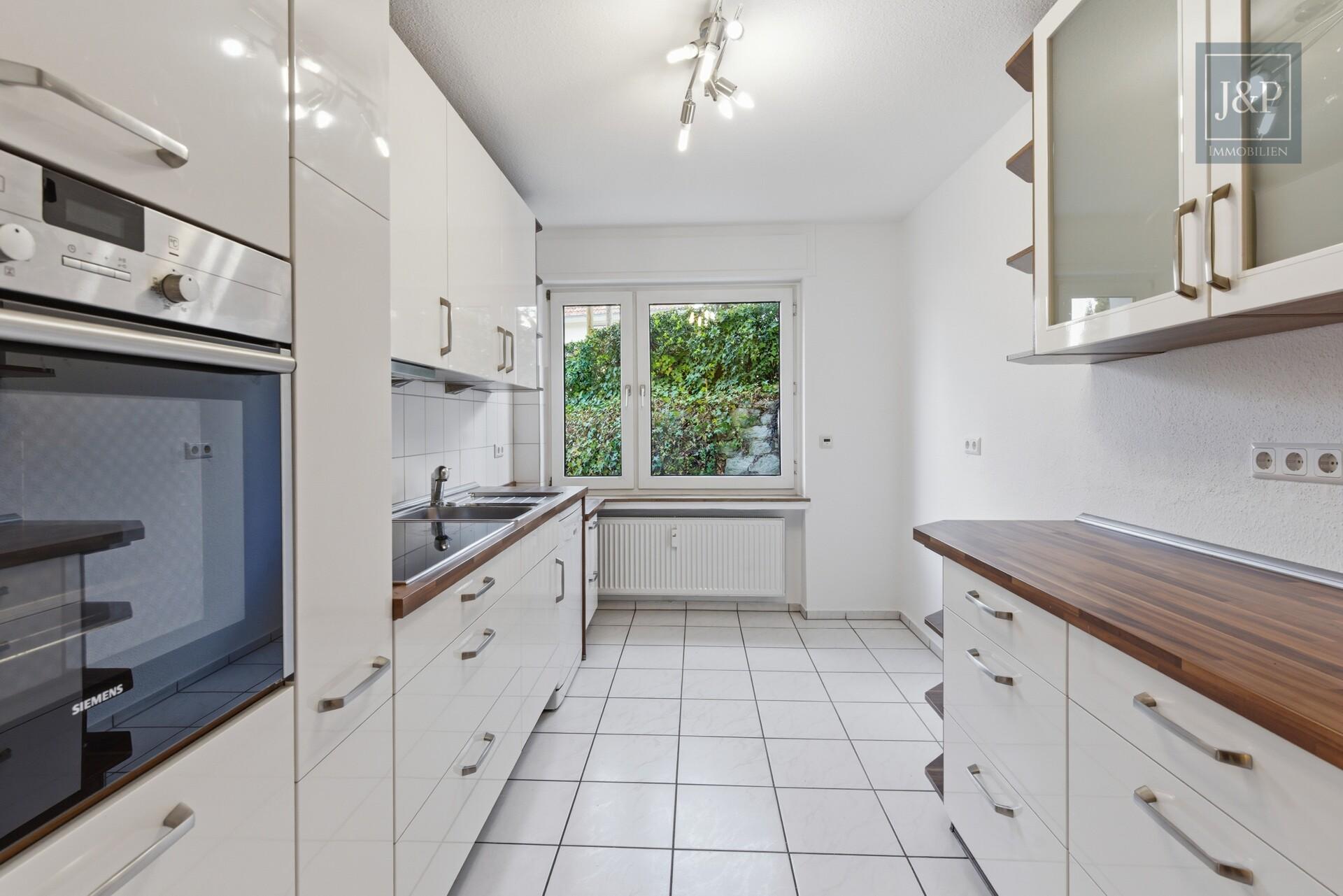 Helle 3-Zimmer-Wohnung mit Terrasse & Gartenanteil in Toplage Hofheim-Marxheim - Küche