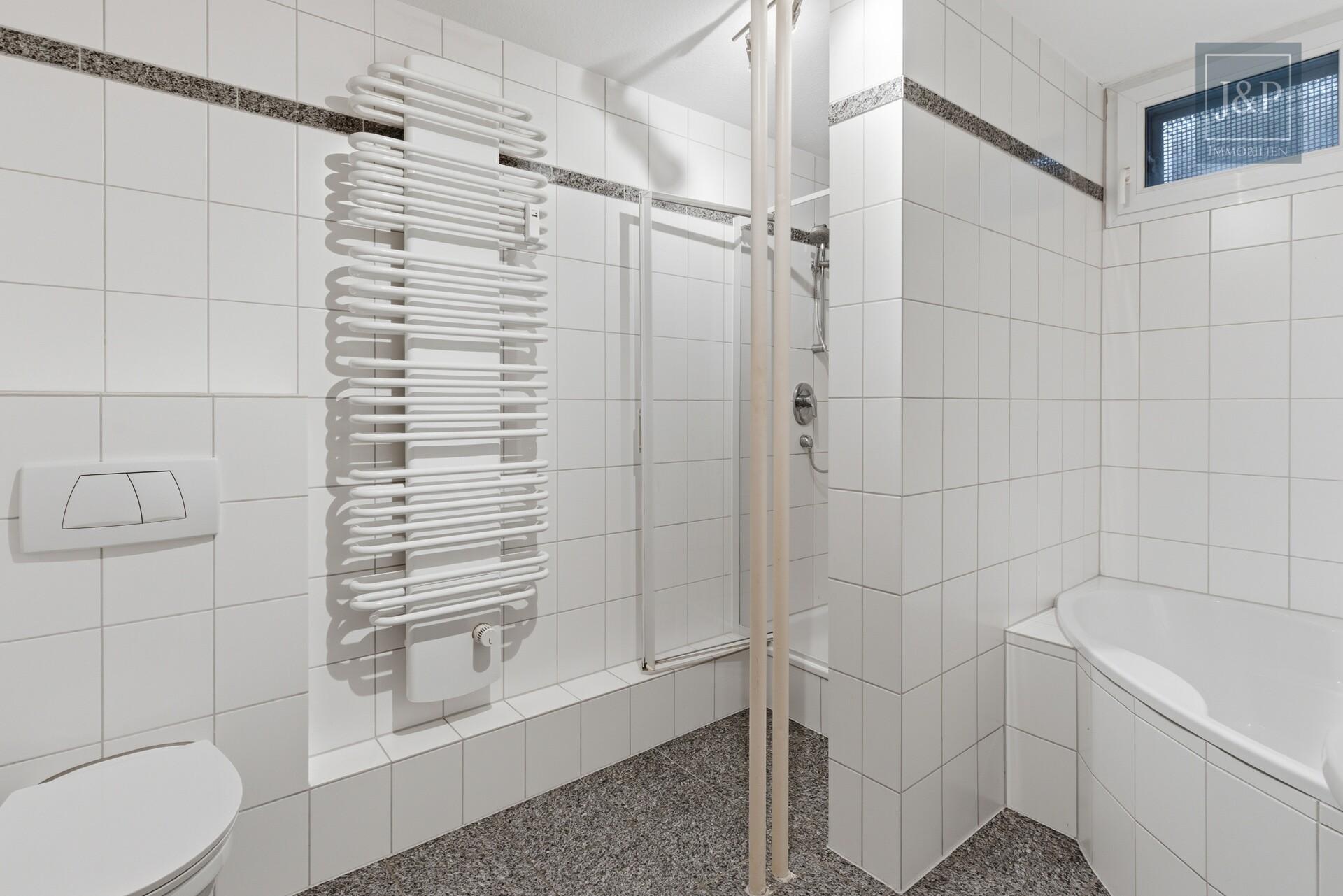 Helle 3-Zimmer-Wohnung mit Terrasse & Gartenanteil in Toplage Hofheim-Marxheim - Badezimmer