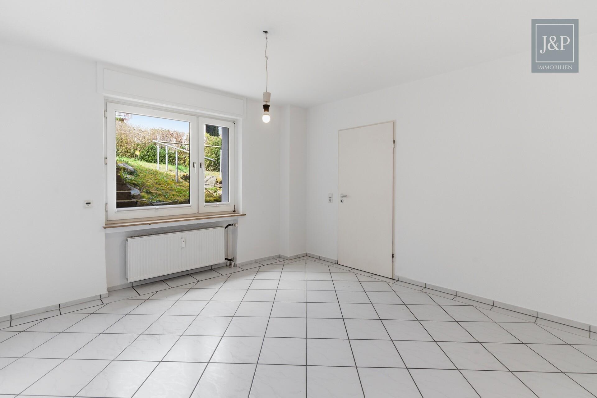 Helle 3-Zimmer-Wohnung mit Terrasse & Gartenanteil in Toplage Hofheim-Marxheim - Schlafzimmer 1