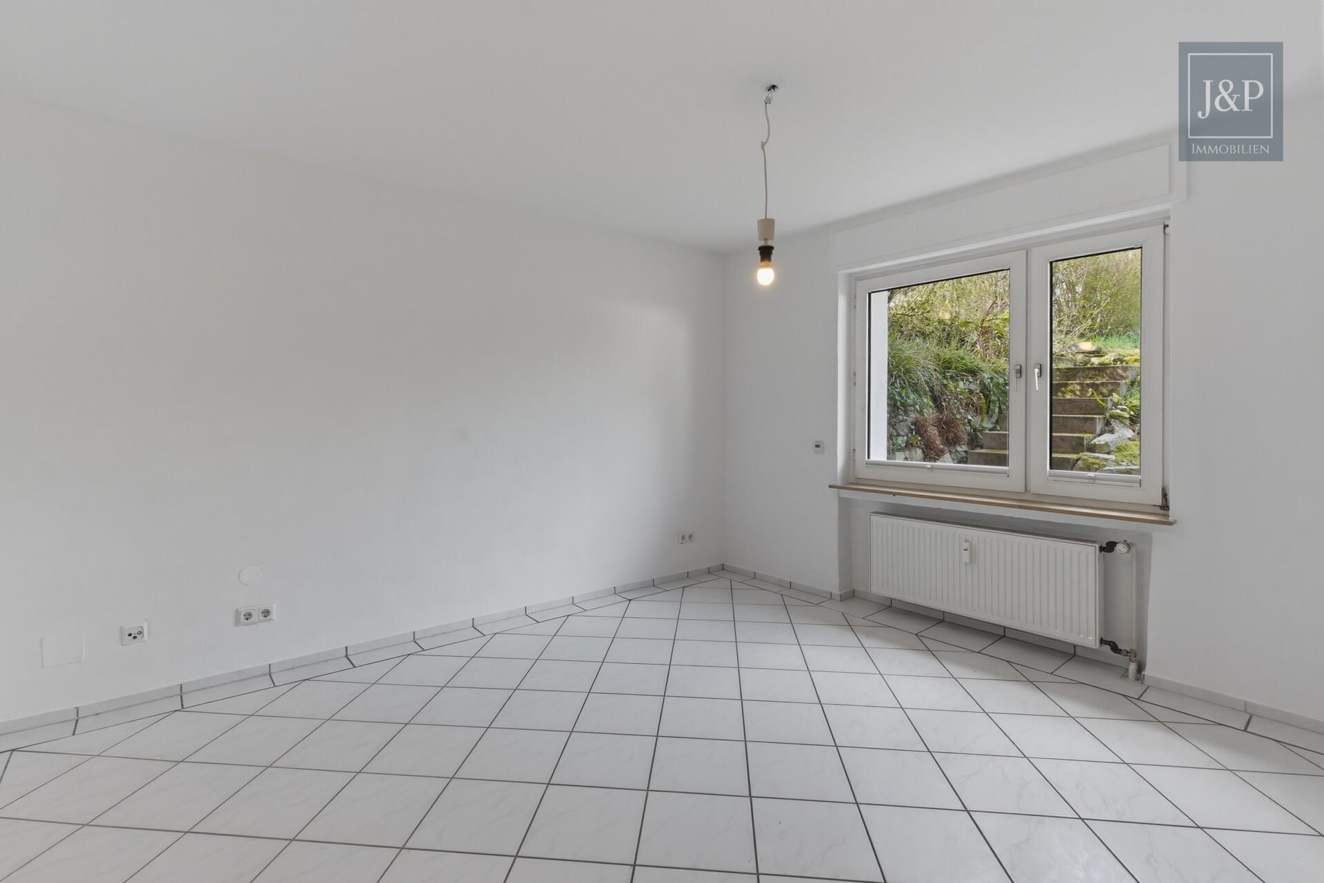 Helle 3-Zimmer-Wohnung mit Terrasse & Gartenanteil in Toplage Hofheim-Marxheim - Schlafzimmer 1