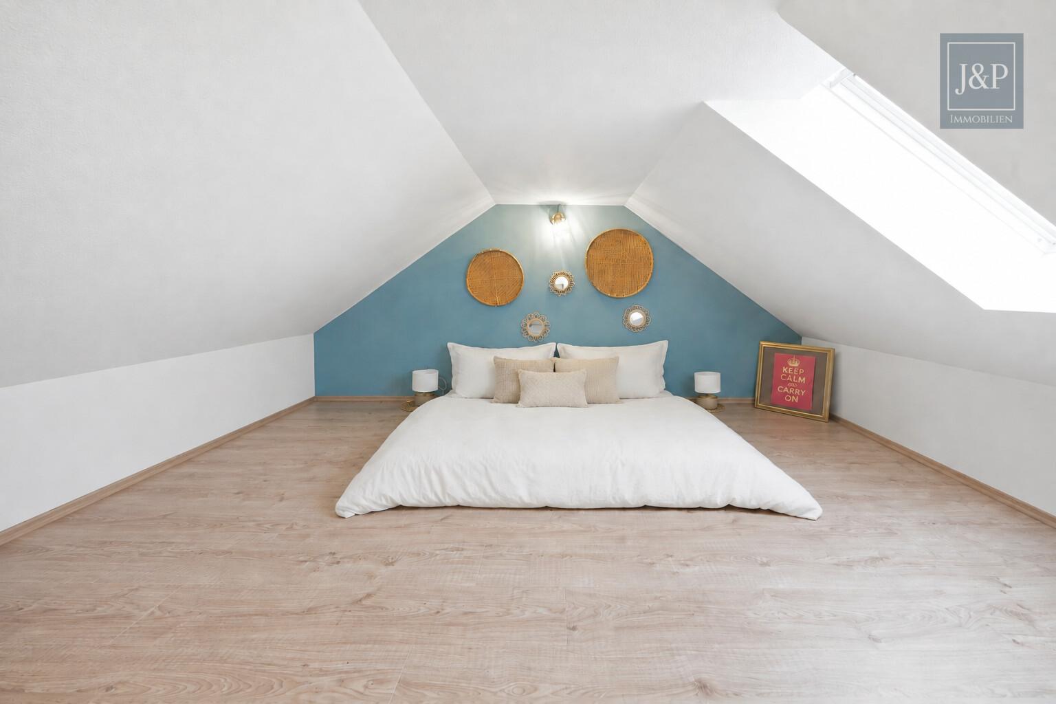 Vermietete Dachgeschosswohnung mit Balkon, Aufzug und ca. 34 m² großem, ausgebautem Spitzboden! - Dachgeschoss (ca. 34 m² Nutzfläche)