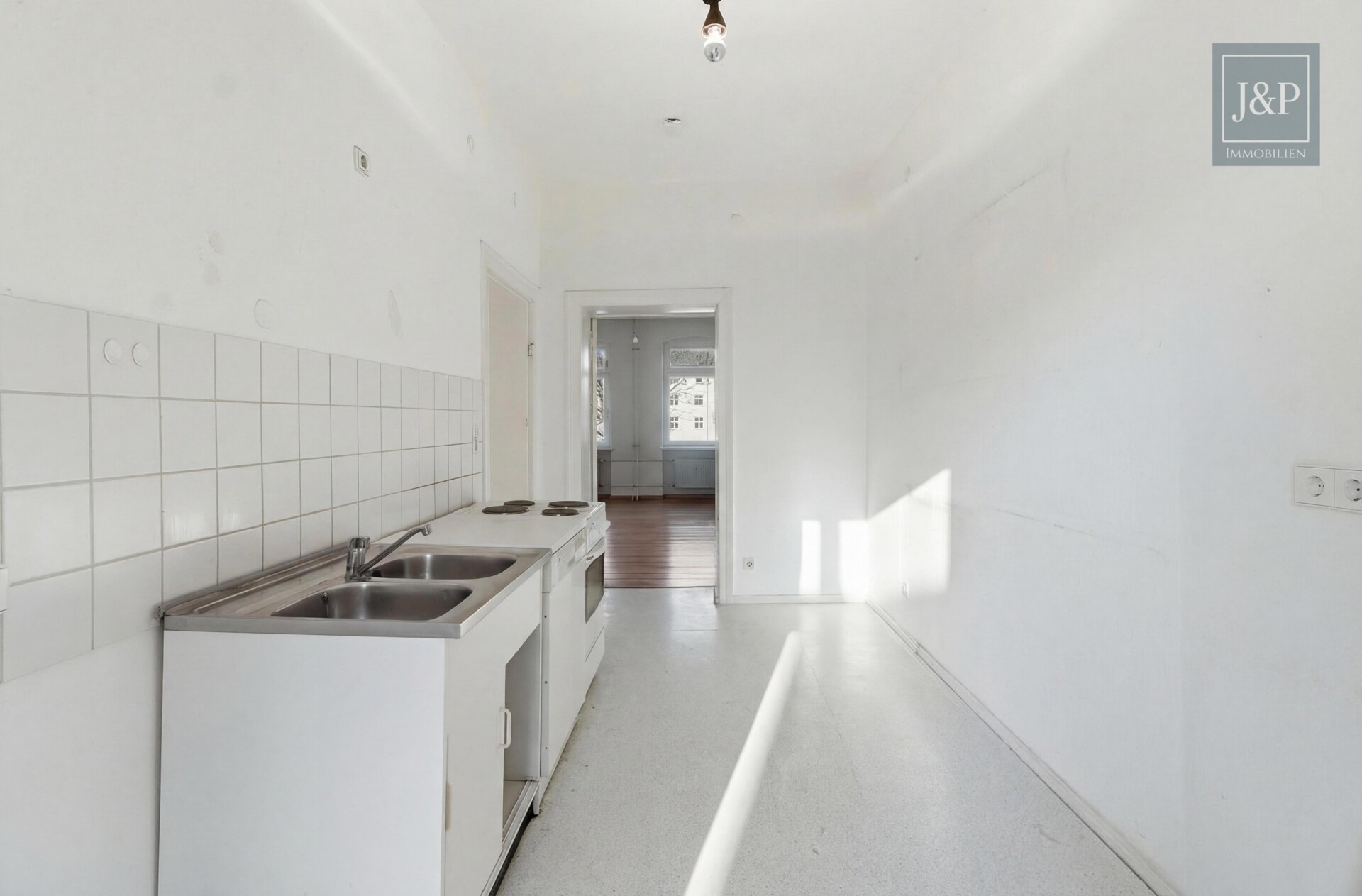 Toplage Maybachufer: Sonnige Altbauwohnung mit Balkon & Tageslichtbad - Küche