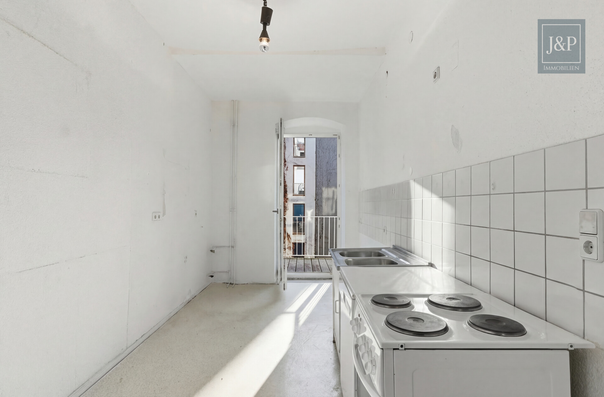 Toplage Maybachufer: Sonnige Altbauwohnung mit Balkon & Tageslichtbad - Küche