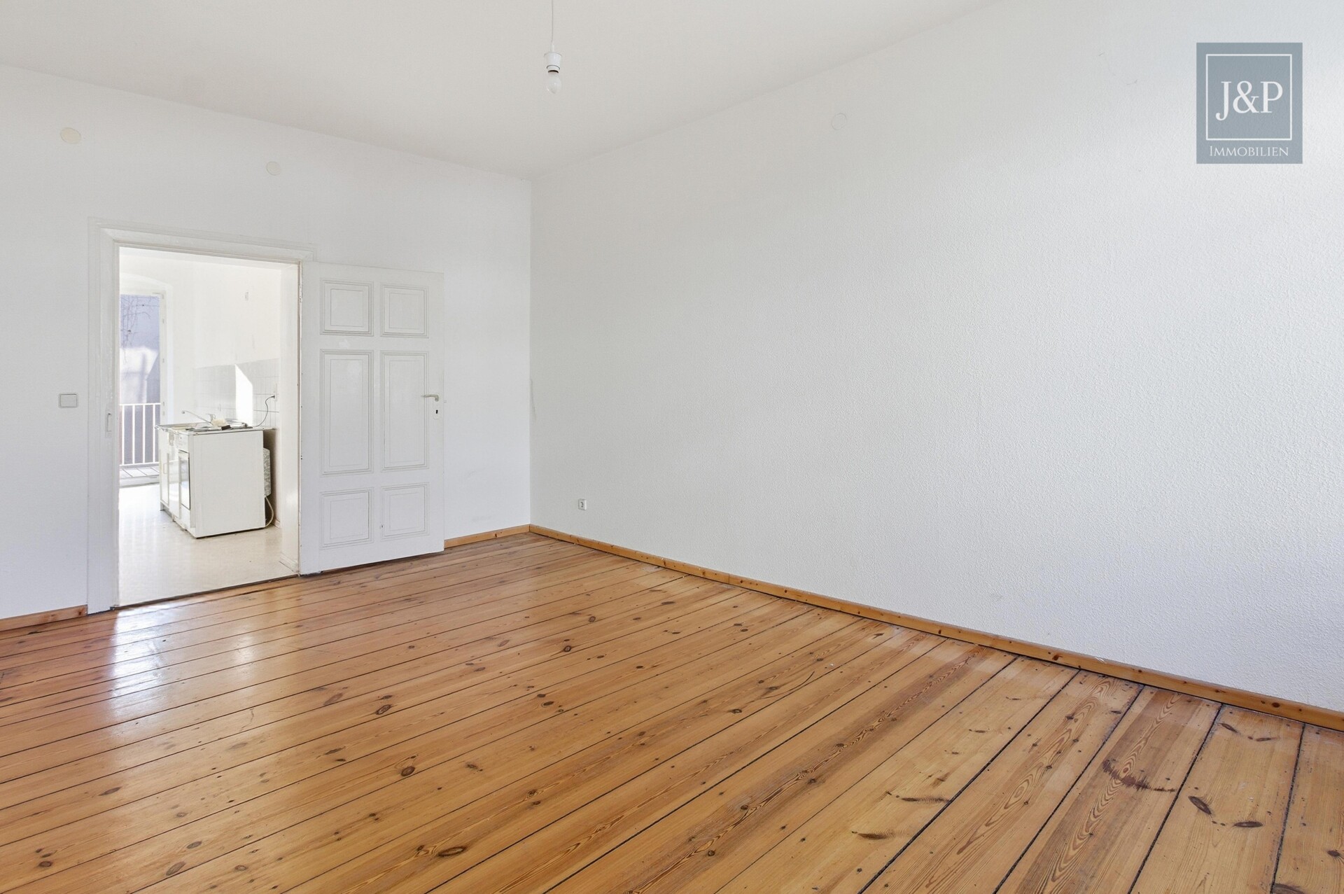 Toplage Maybachufer: Sonnige Altbauwohnung mit Balkon & Tageslichtbad - Wohnbereich