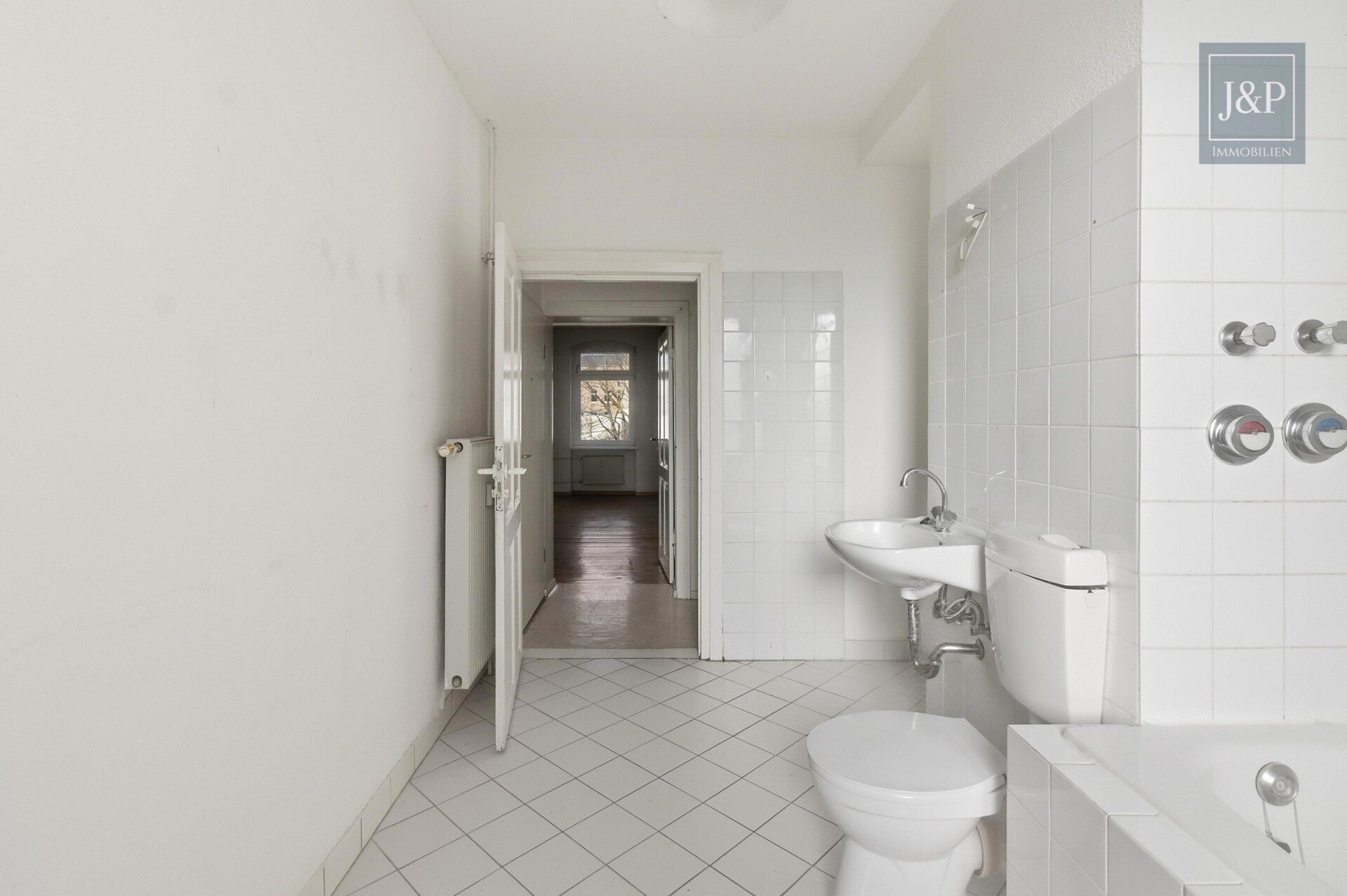 Toplage Maybachufer: Sonnige Altbauwohnung mit Balkon & Tageslichtbad - Badezimmer