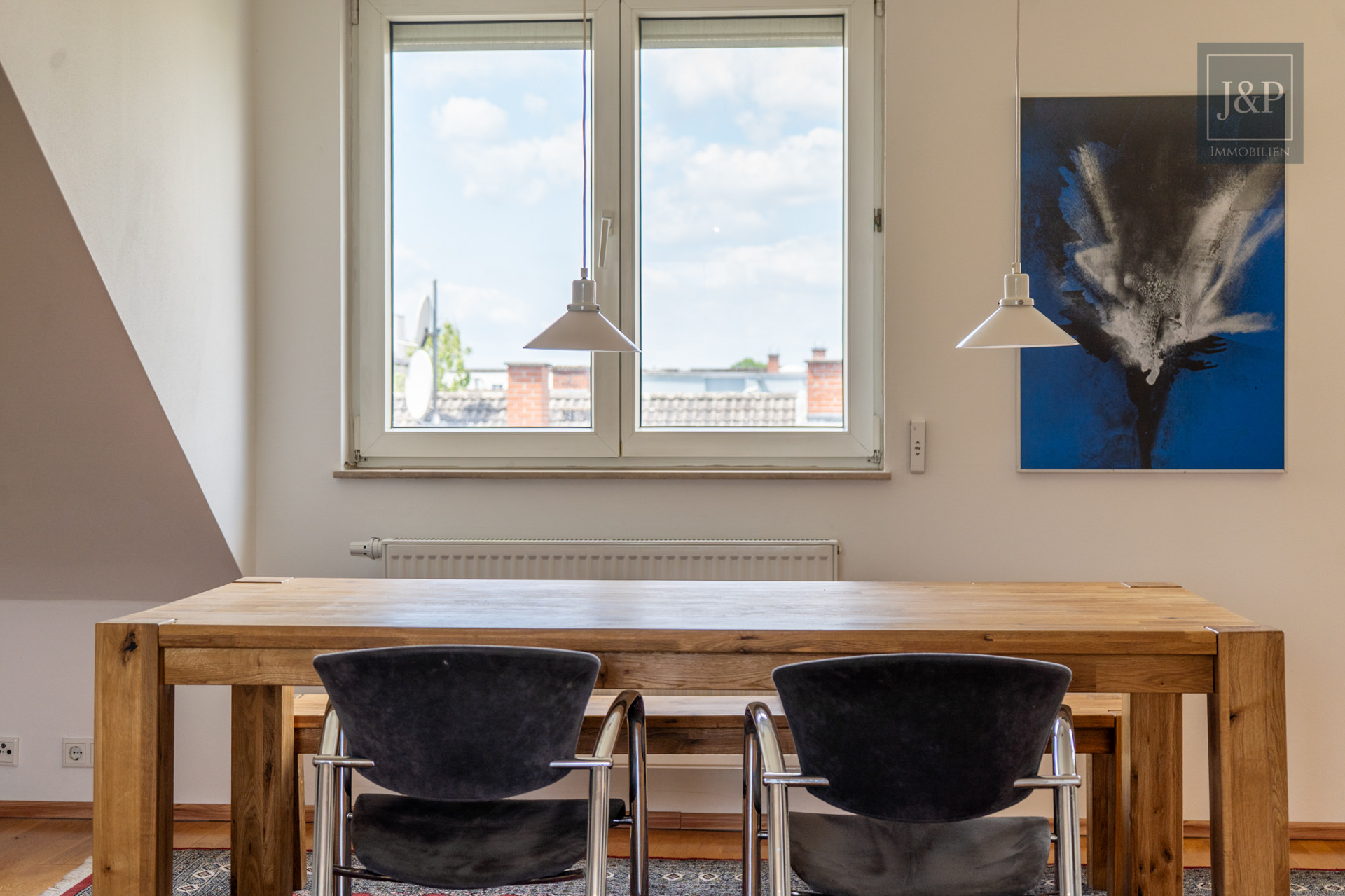 Stilvoll, zentral, bezugsfrei: 2-Zimmer-Dachgeschosswohnung mit Stellplatz im Gallus!! - Wohnzimmer