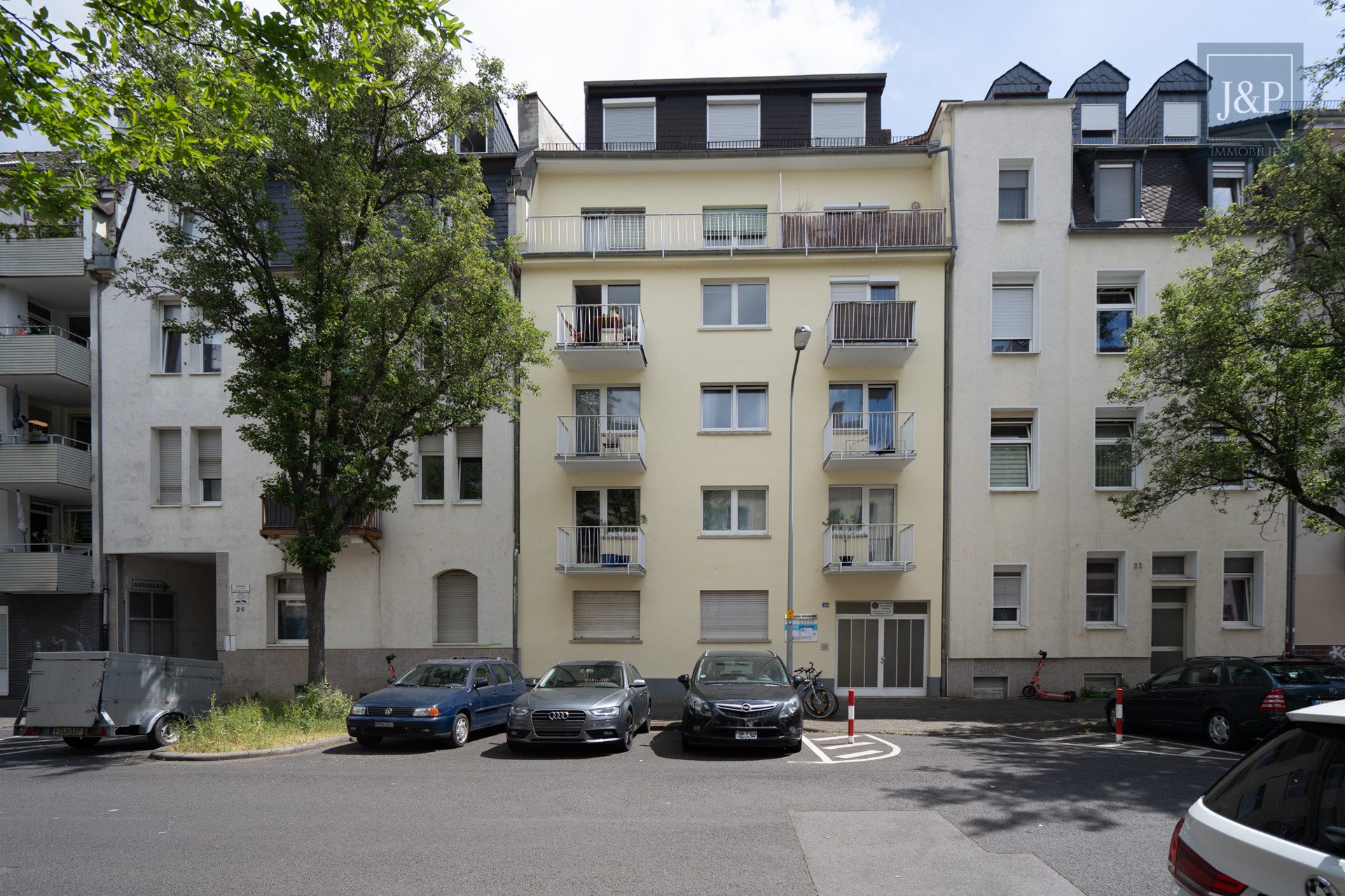 Stilvoll, zentral, bezugsfrei: 2-Zimmer-Dachgeschosswohnung mit Stellplatz im Gallus!! - Außenansicht