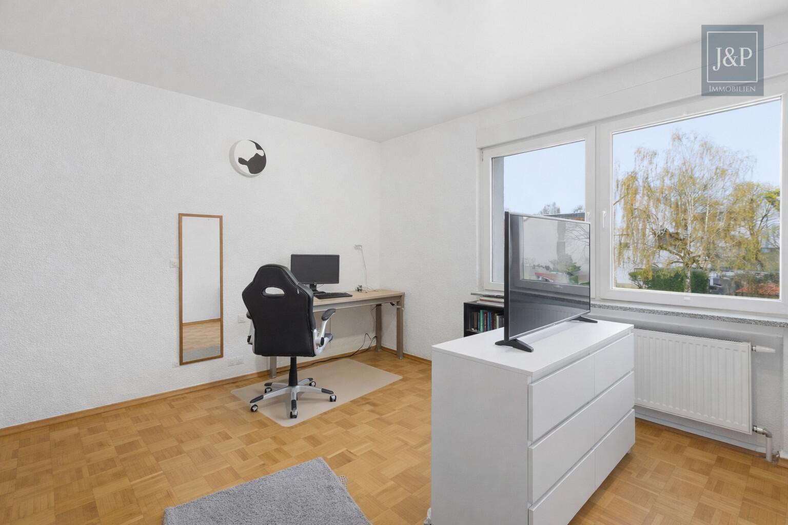 Große 5-Zimmer-Wohnung mit 5% Mietrendite, Terrasse, lichtdurchflutet Wohnkonzept in Friedberg - Schlafzimmer 2
