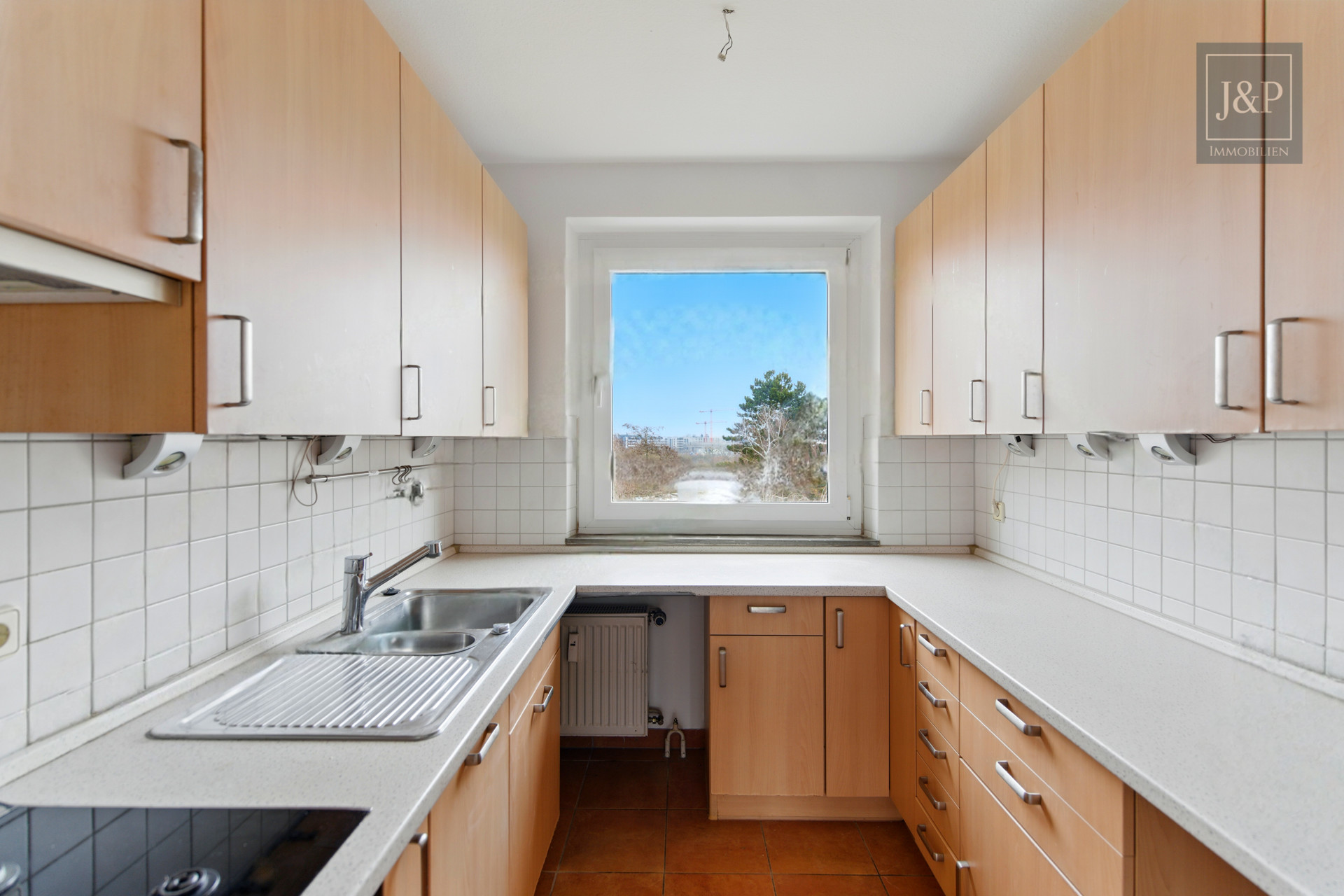 Helle & renovierte 3 Zimmer Wohnung mit Taunus und Skyline Blick - Küche