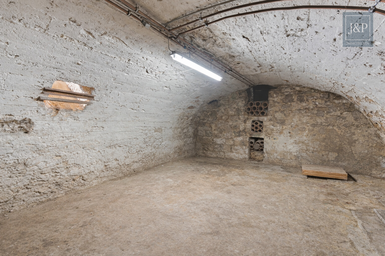 Zentral & vielseitig: Großes Fachwerkhaus mit Einliegerwohnung und Nebengebäuden! - Keller