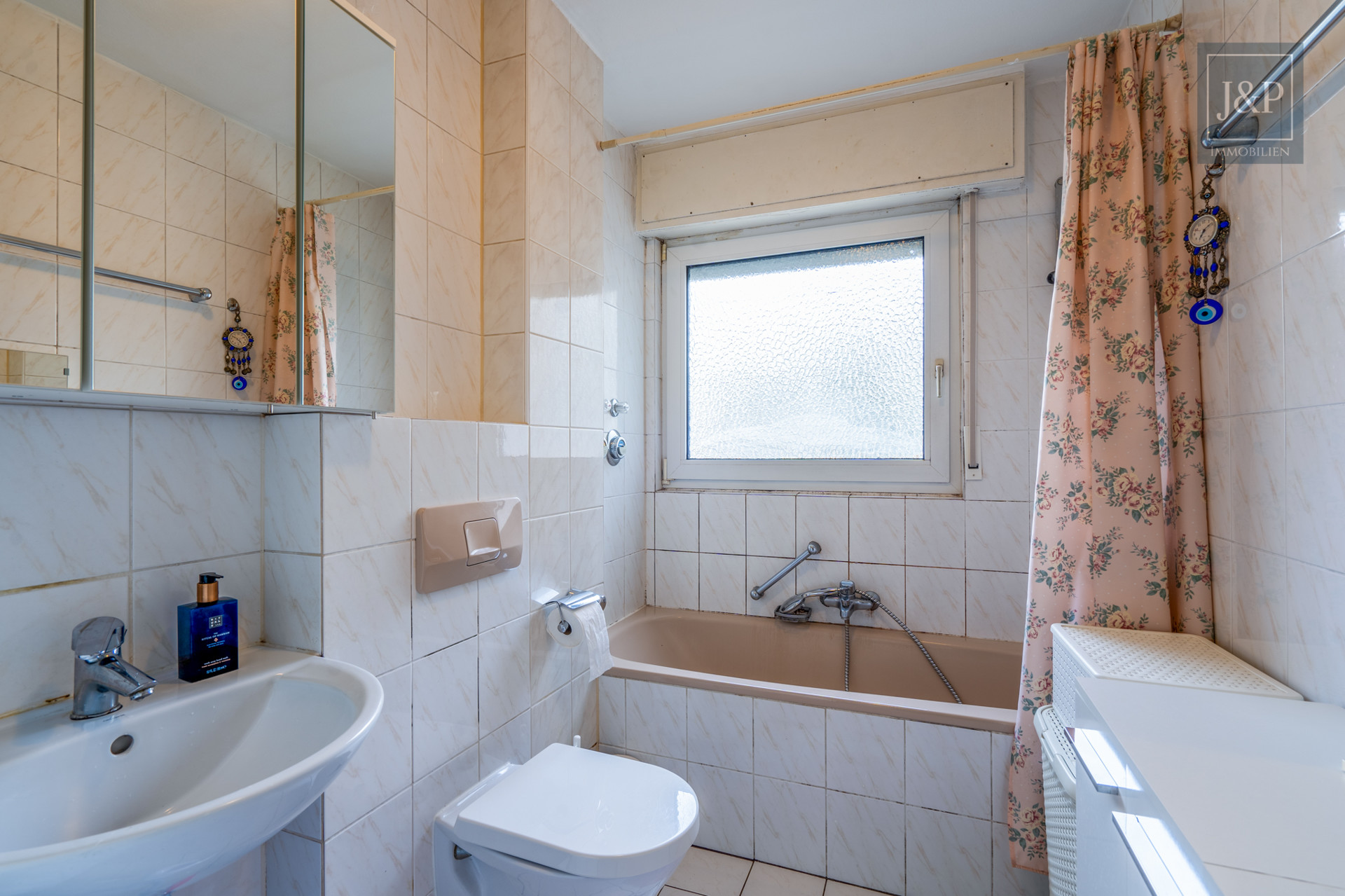 Provisionsfrei: Schicke 3-Zimmer-Wohnung mit einem idealen Schnitt! - Badezimmer