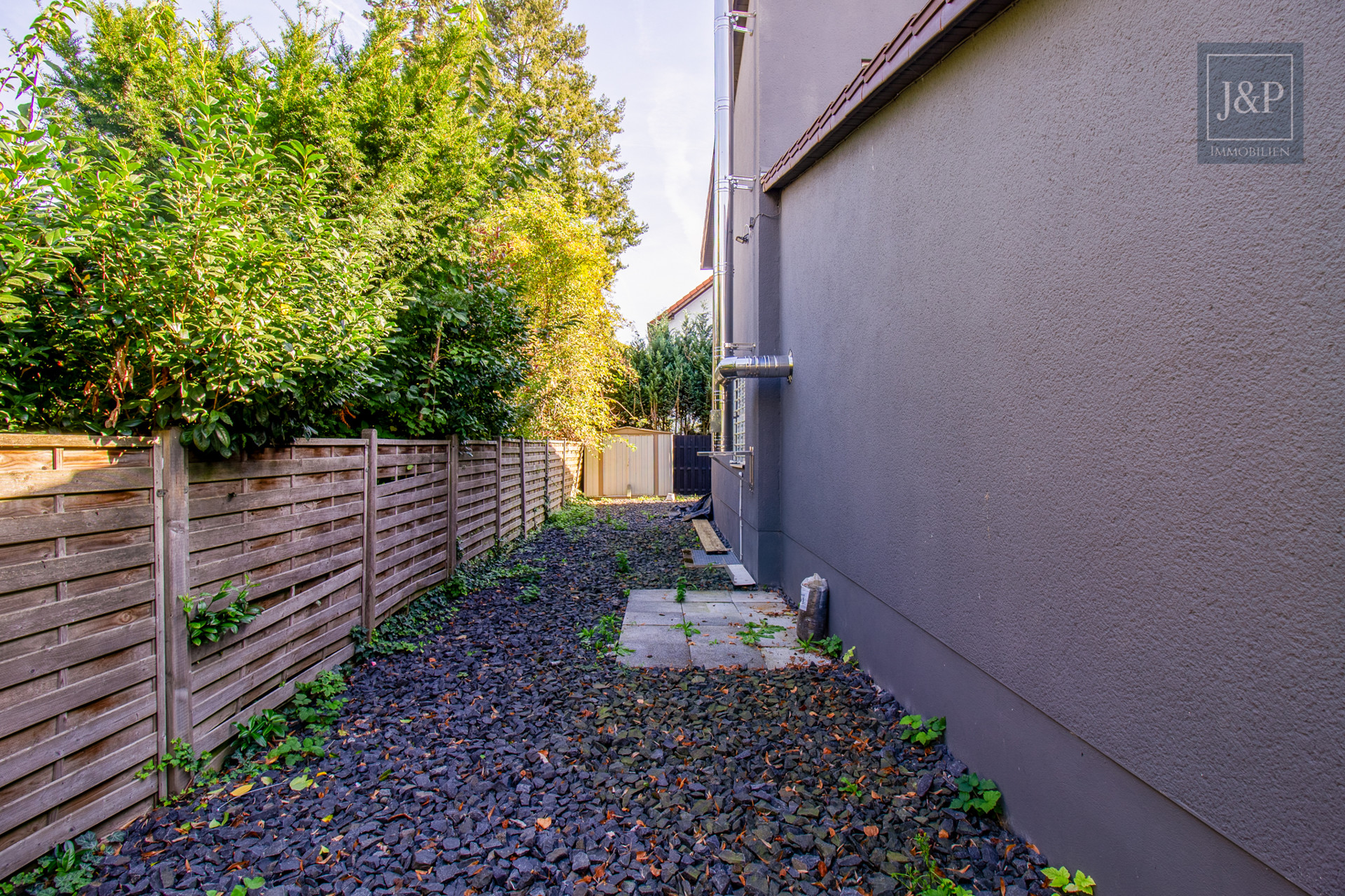 Reserviert - Absoluter Familientraum: Architektenhaus in ruhiger Lage mit traumhafter Garten. - Hinterseite