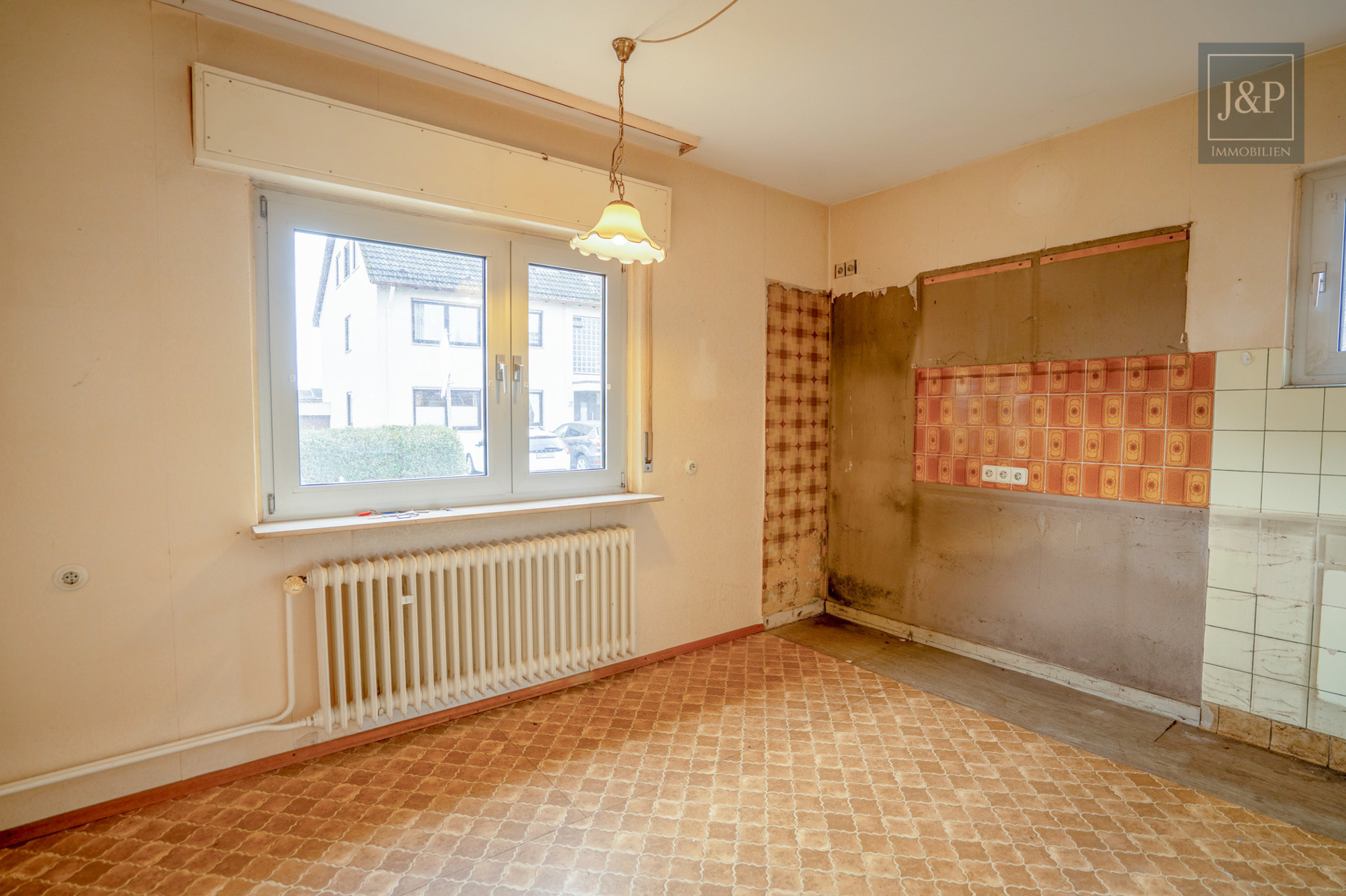 Mehrfamilienhaus in begehrter Lage, guter Bausubstanz und individuellen Gestaltungsmöglichkeiten - EG Küche