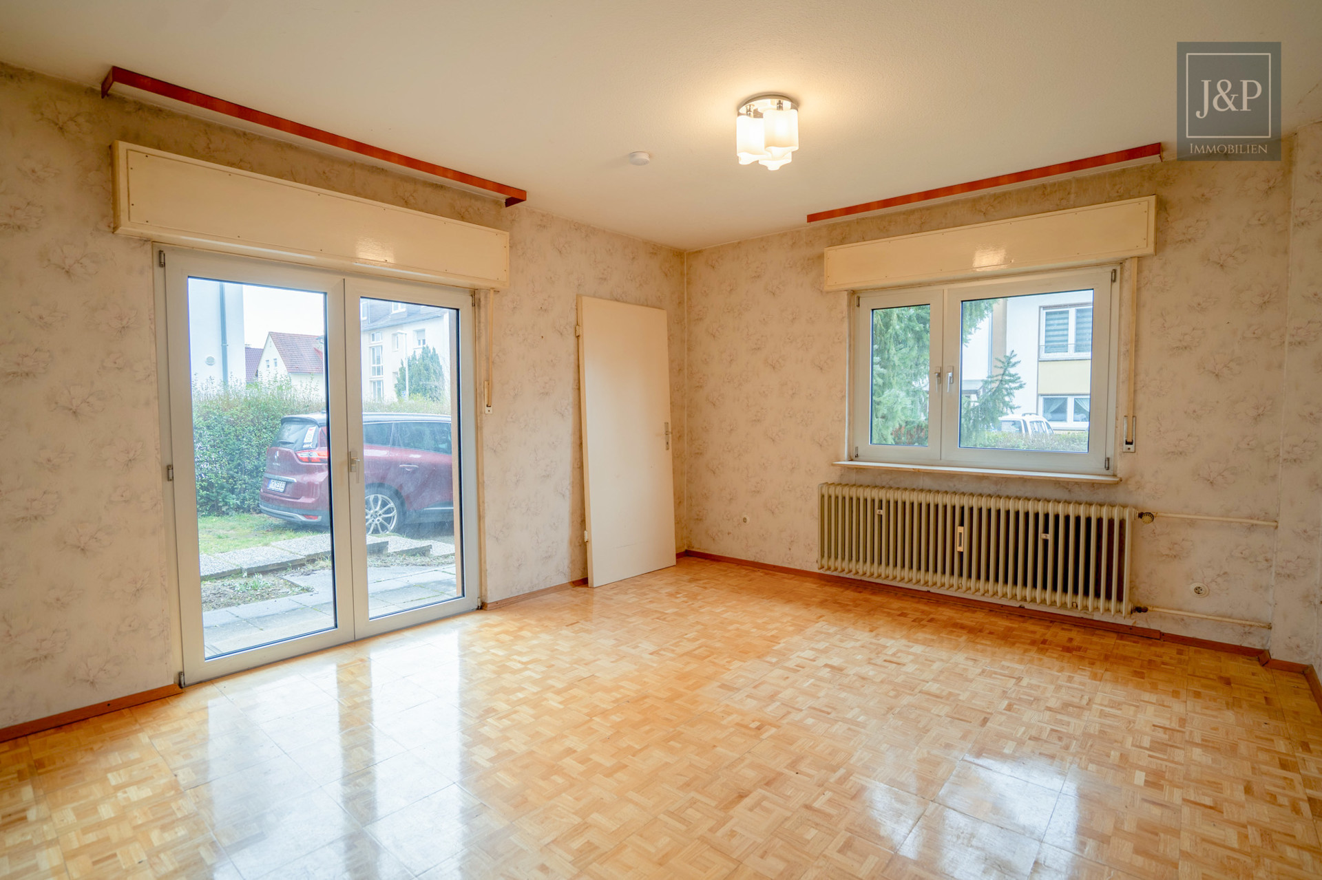 Mehrfamilienhaus in begehrter Lage, guter Bausubstanz und individuellen Gestaltungsmöglichkeiten - EG Schlafzimmer