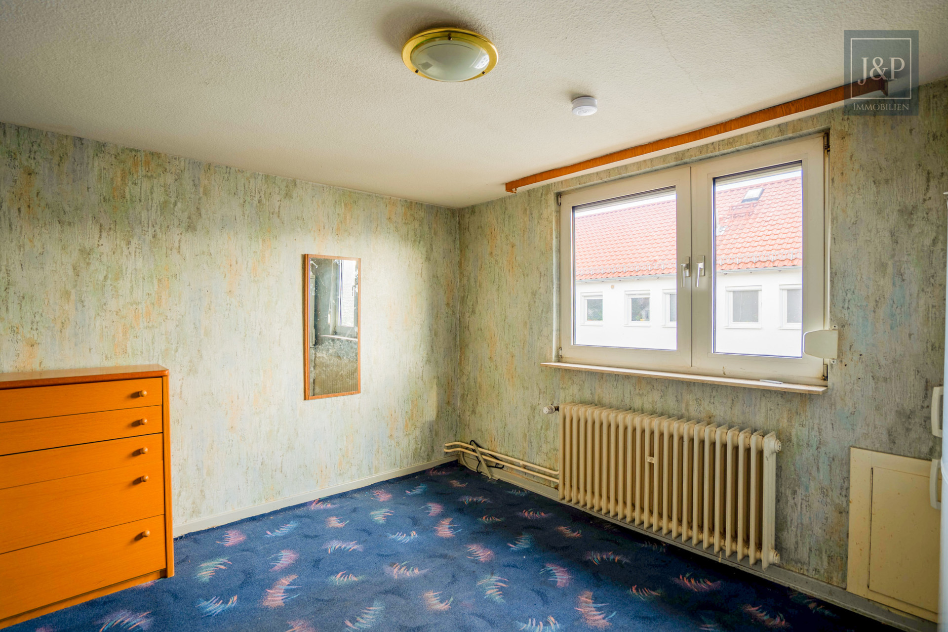 Mehrfamilienhaus in begehrter Lage, guter Bausubstanz und individuellen Gestaltungsmöglichkeiten - DG Schlafzimmer