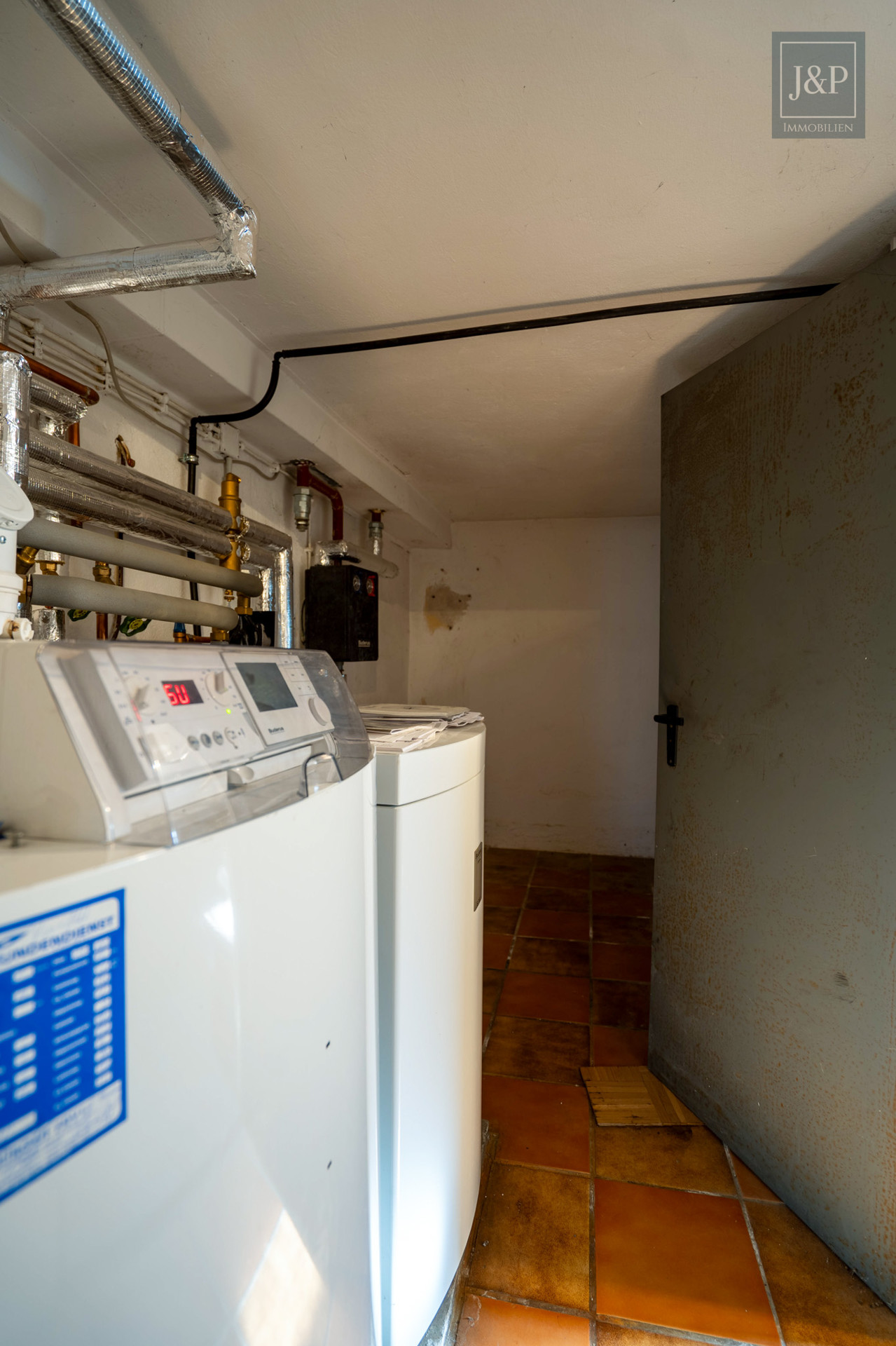 Mehrfamilienhaus in begehrter Lage, guter Bausubstanz und individuellen Gestaltungsmöglichkeiten - KG Heizungsraum