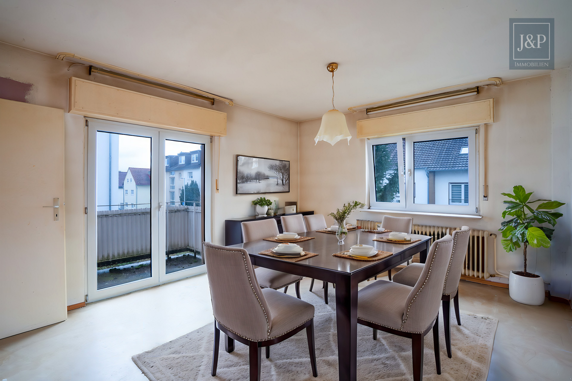 Mehrfamilienhaus in begehrter Lage, guter Bausubstanz und individuellen Gestaltungsmöglichkeiten - Staging