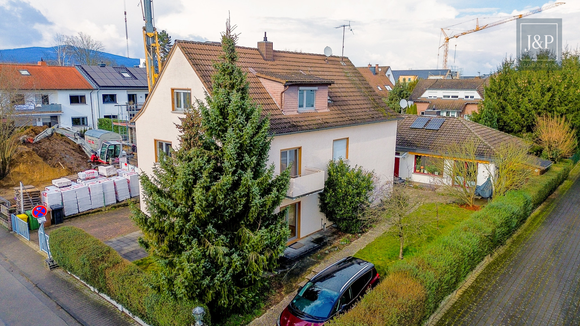 Mehrfamilienhaus in begehrter Lage, guter Bausubstanz und individuellen Gestaltungsmöglichkeiten - Außenansicht