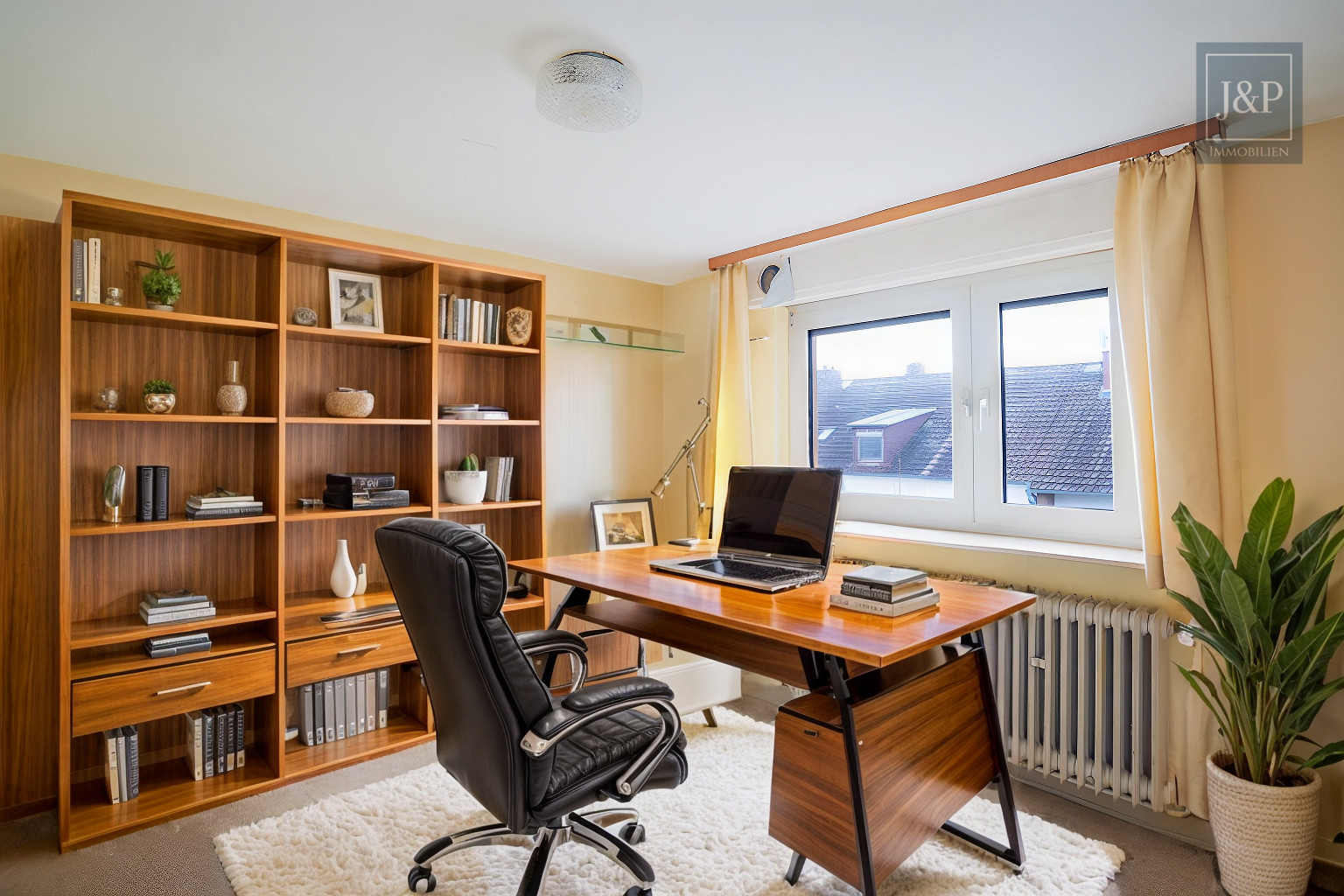 Mehrfamilienhaus in begehrter Lage, guter Bausubstanz und individuellen Gestaltungsmöglichkeiten - Staging