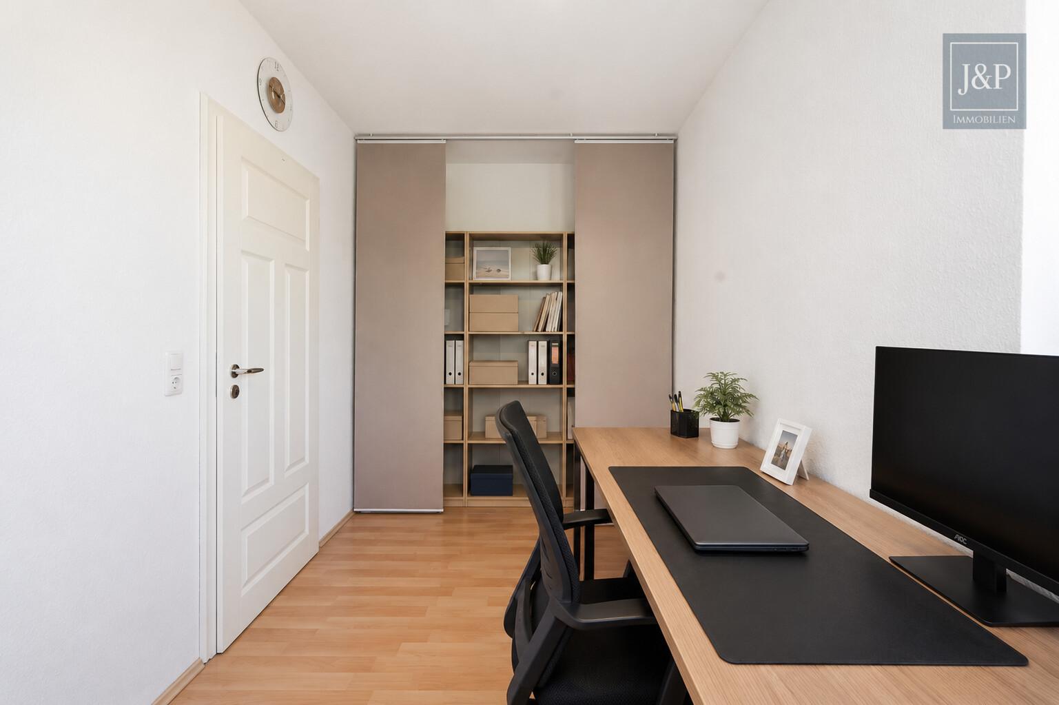 Familienzuhause mit Sauna & Whirlpool in Feldrandlage! Weitblick & Wohnkomfort in Ostheim - Büro