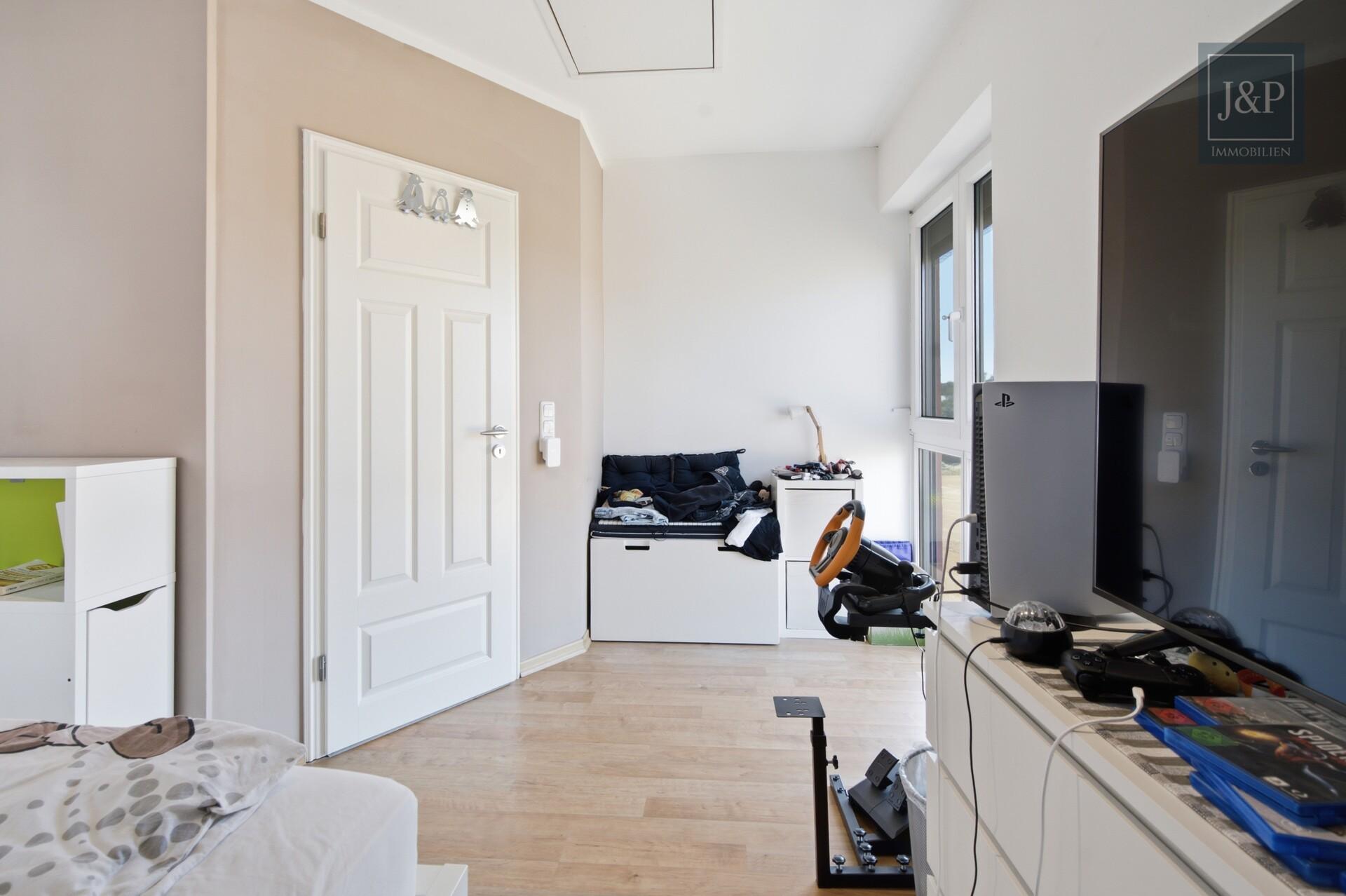 Familienzuhause mit Sauna & Whirlpool in Feldrandlage! Weitblick & Wohnkomfort in Ostheim - Zimmer 2 DG