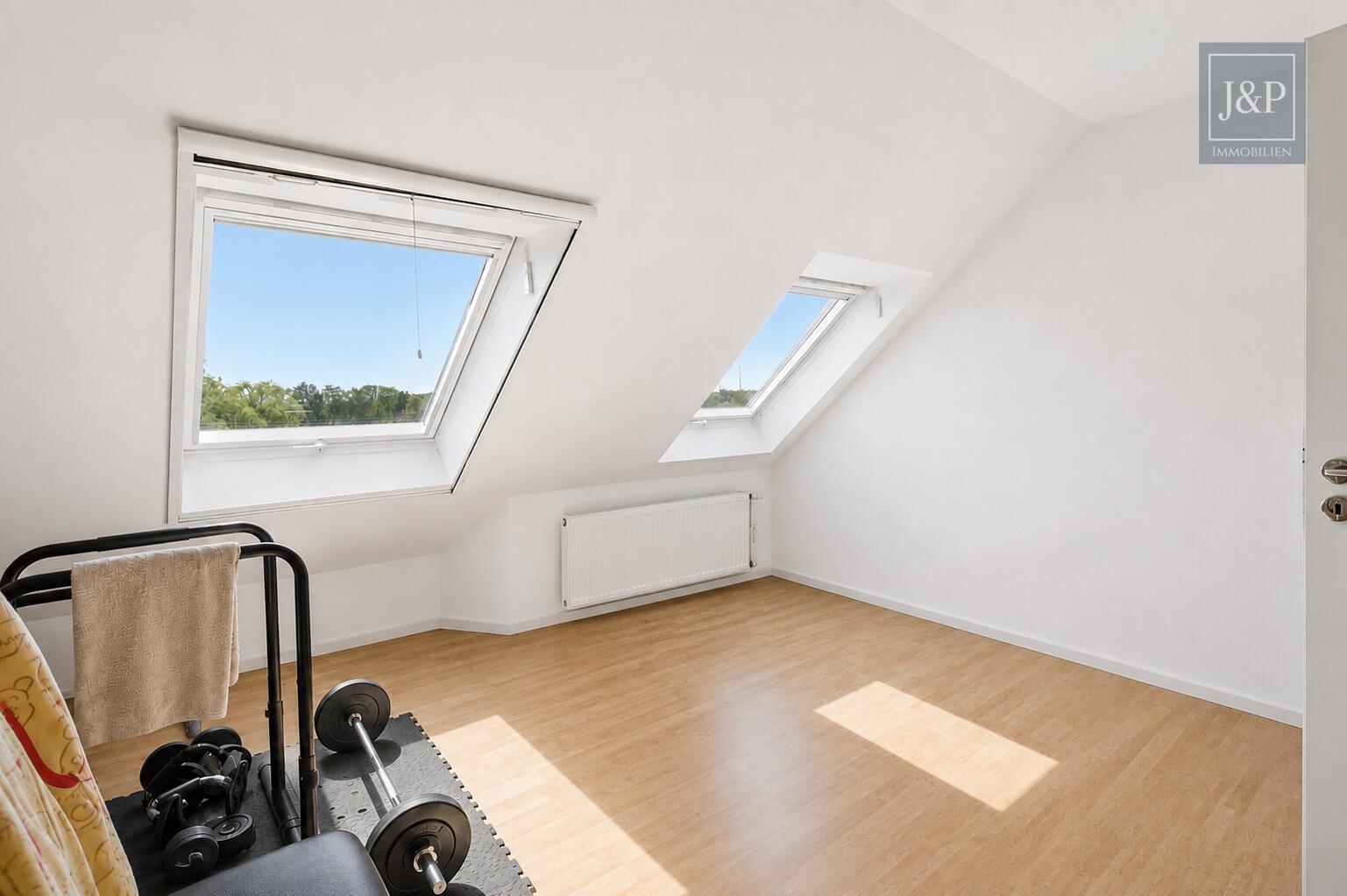 Familienzuhause mit Sauna & Whirlpool in Feldrandlage! Weitblick & Wohnkomfort in Ostheim - Zimmer 1 DG