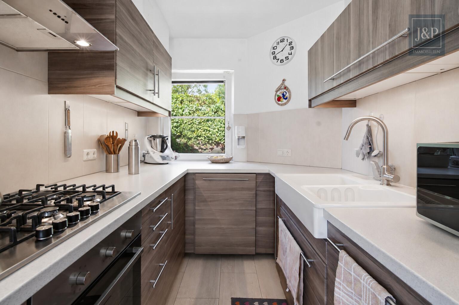 Familienzuhause mit Sauna & Whirlpool in Feldrandlage! Weitblick & Wohnkomfort in Ostheim - Küche