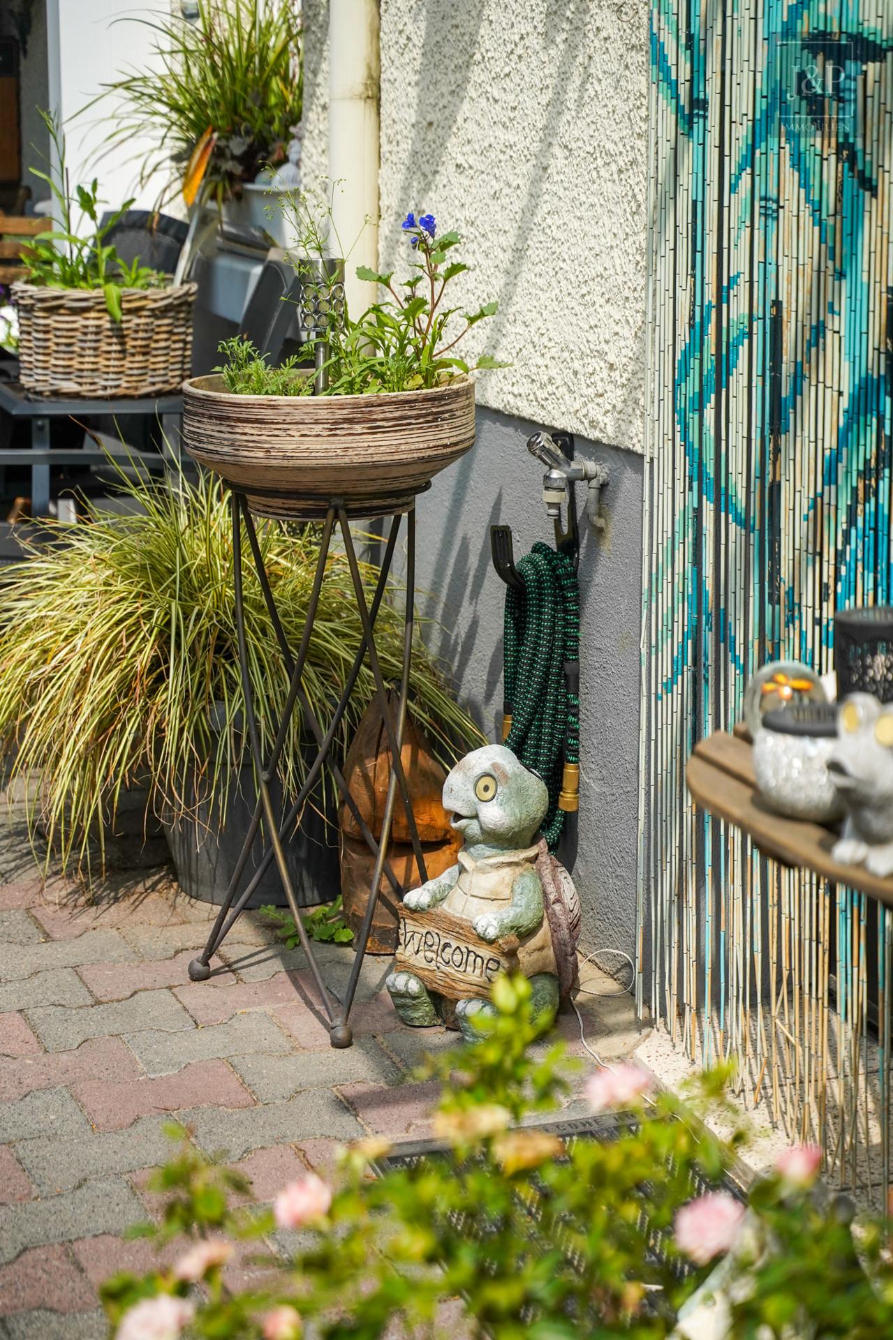 Wohn- & Geschäftshaus in Oberursel-Bommersheim mit Mieteinnahmen und viel Potenzial! - Hof