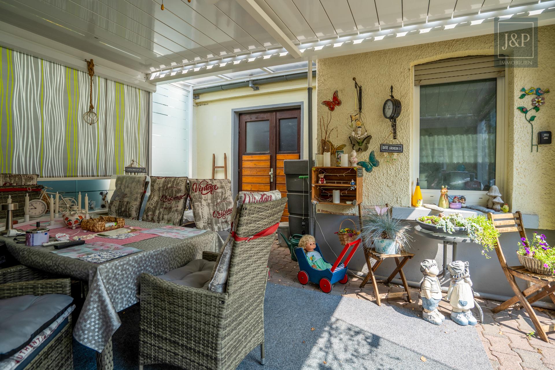 Wohn- & Geschäftshaus in Oberursel-Bommersheim mit Mieteinnahmen und viel Potenzial! - Wintergarten