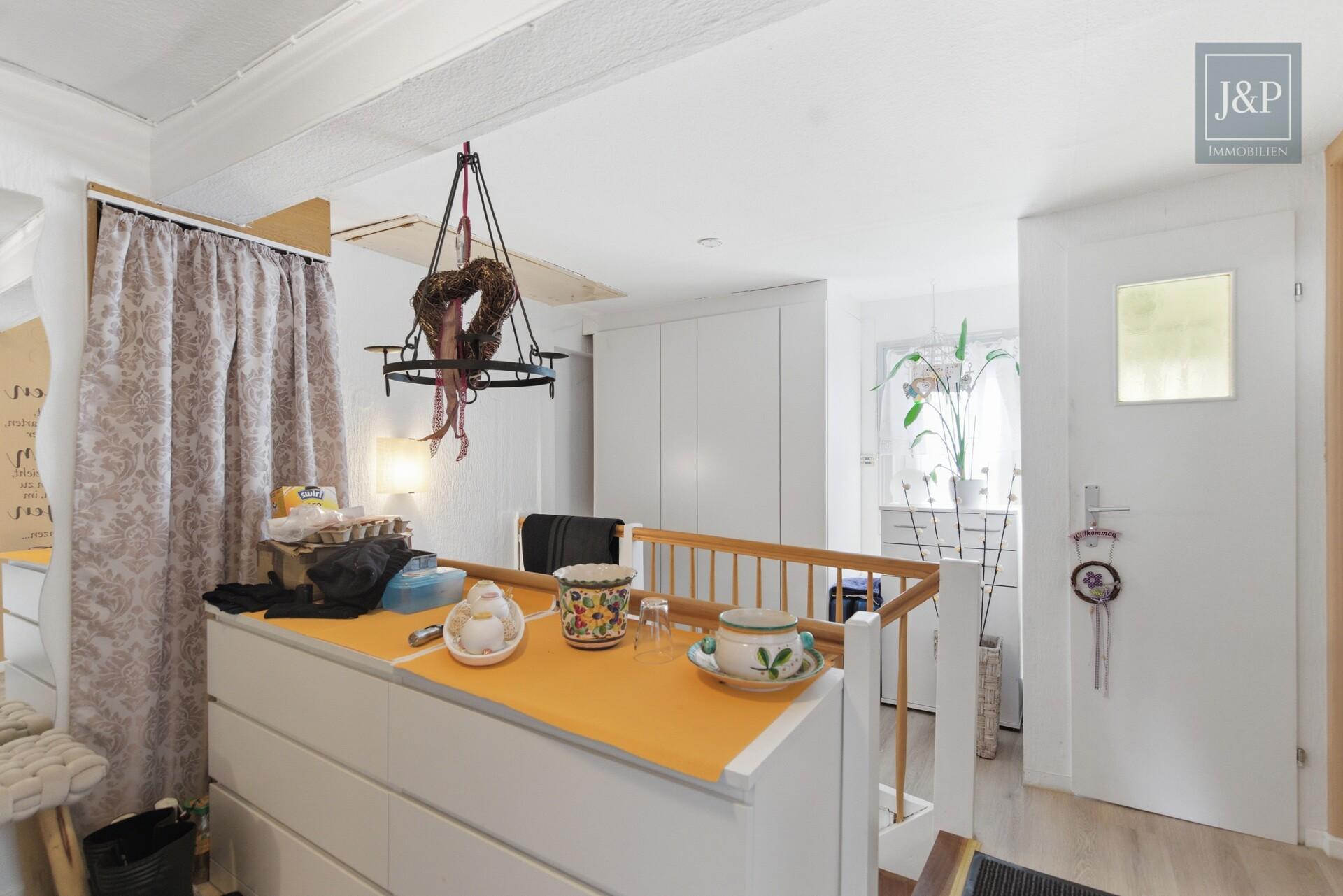 Wohn- & Geschäftshaus in Oberursel-Bommersheim mit Mieteinnahmen und viel Potenzial! - Flur