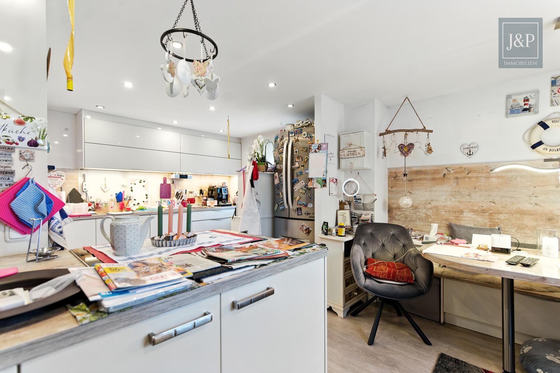 Wohn- & Geschäftshaus in Oberursel-Bommersheim mit Mieteinnahmen und viel Potenzial! - Küche 2-Zimmer-Wohnung OG