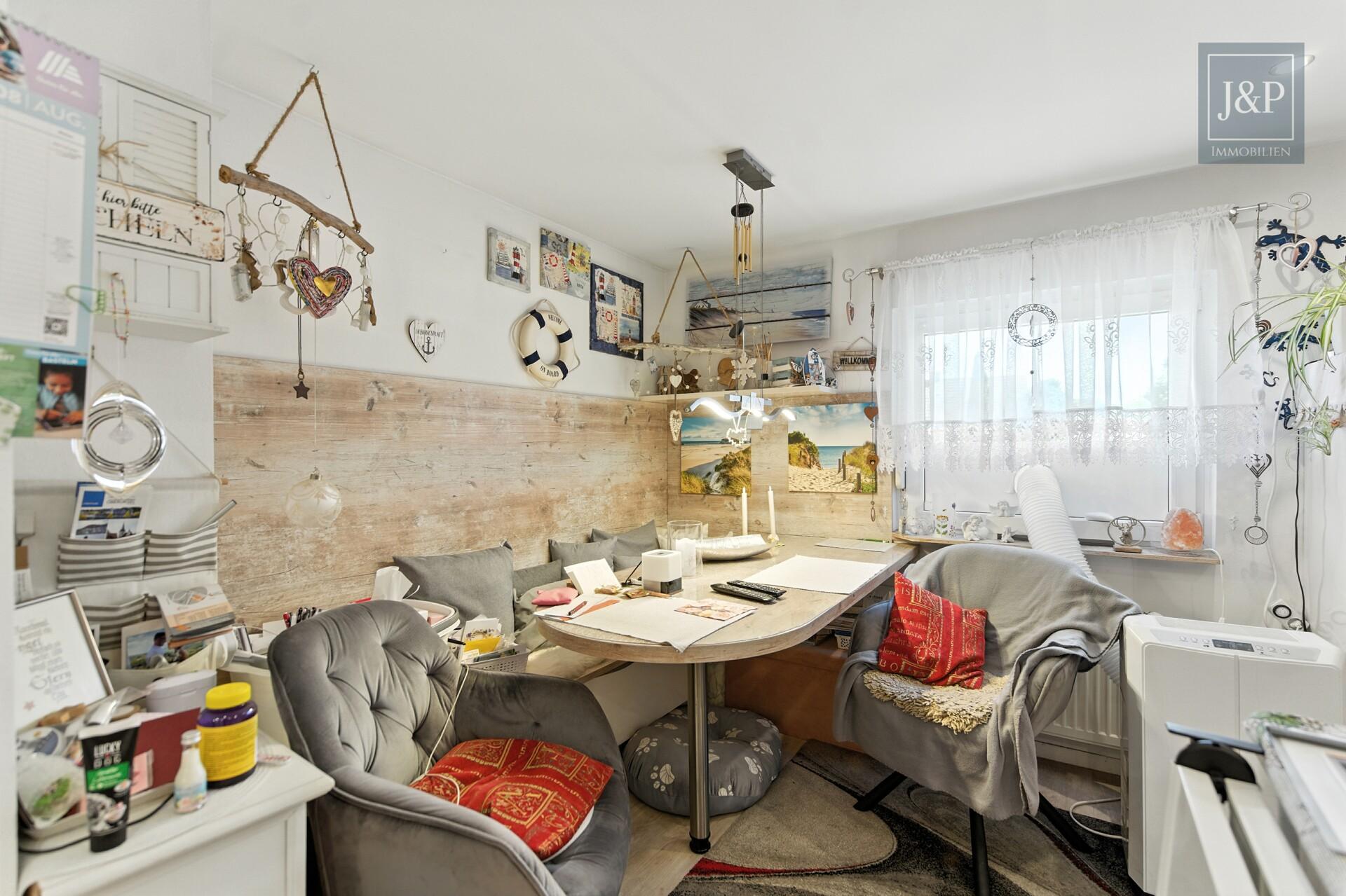 Wohn- & Geschäftshaus in Oberursel-Bommersheim mit Mieteinnahmen und viel Potenzial! - Küche 2-Zimmer-Wohnung OG