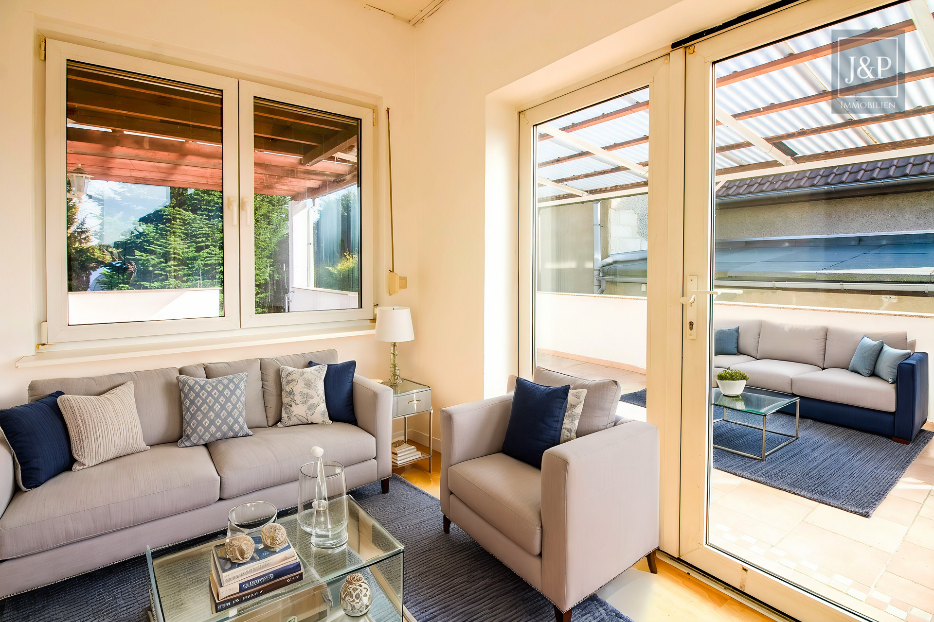 Charmantes Zweifamilienhaus mit großem Garten, Terrasse & Garage – ideal für Familien und Kapitalanleger - Wohnbereich