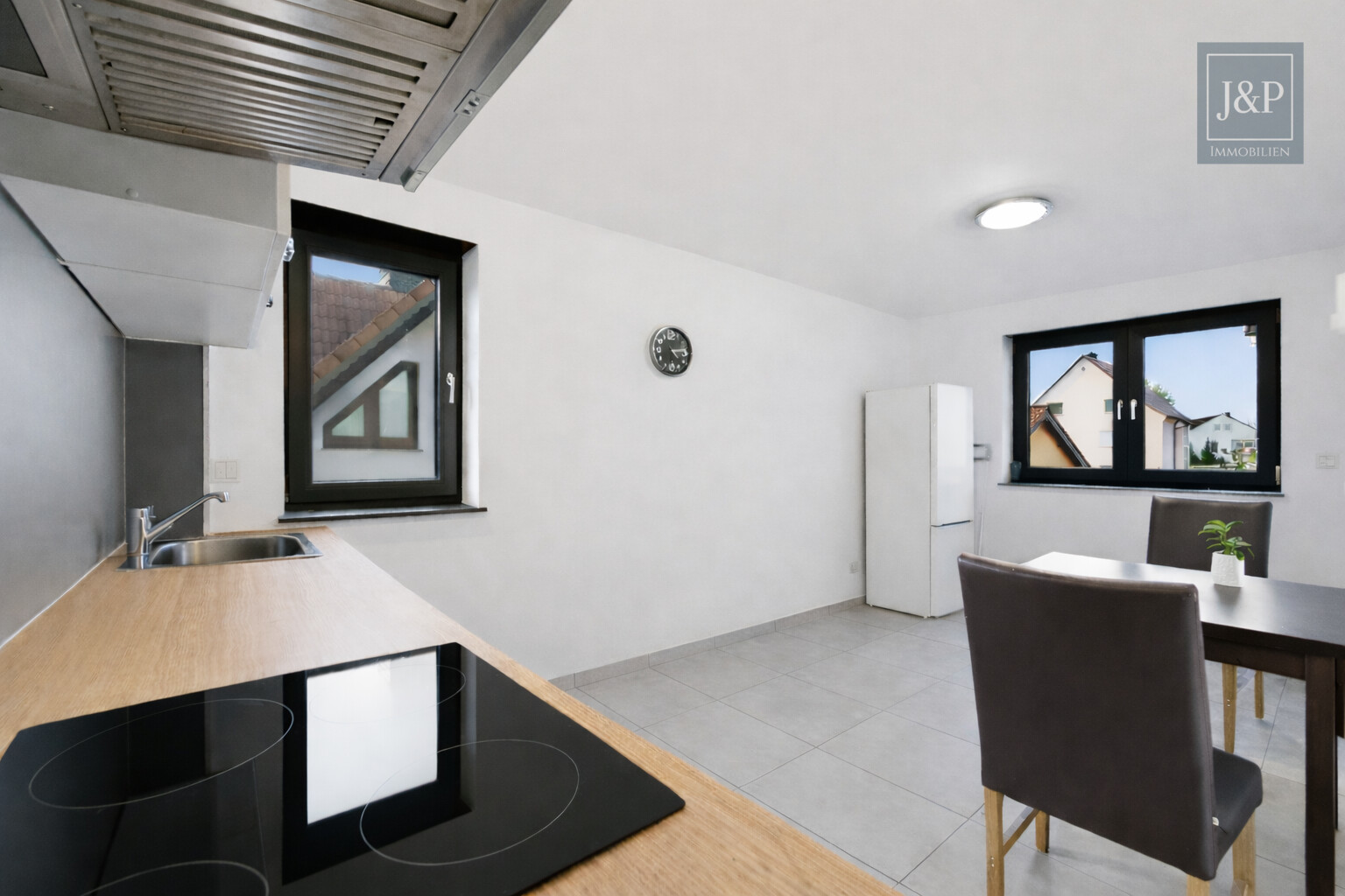 Moderne Doppelhaushälfte mit PV-Anlage & variabler Nutzung auf 4 Ebenen in Kelsterbach - Küche 1.OG