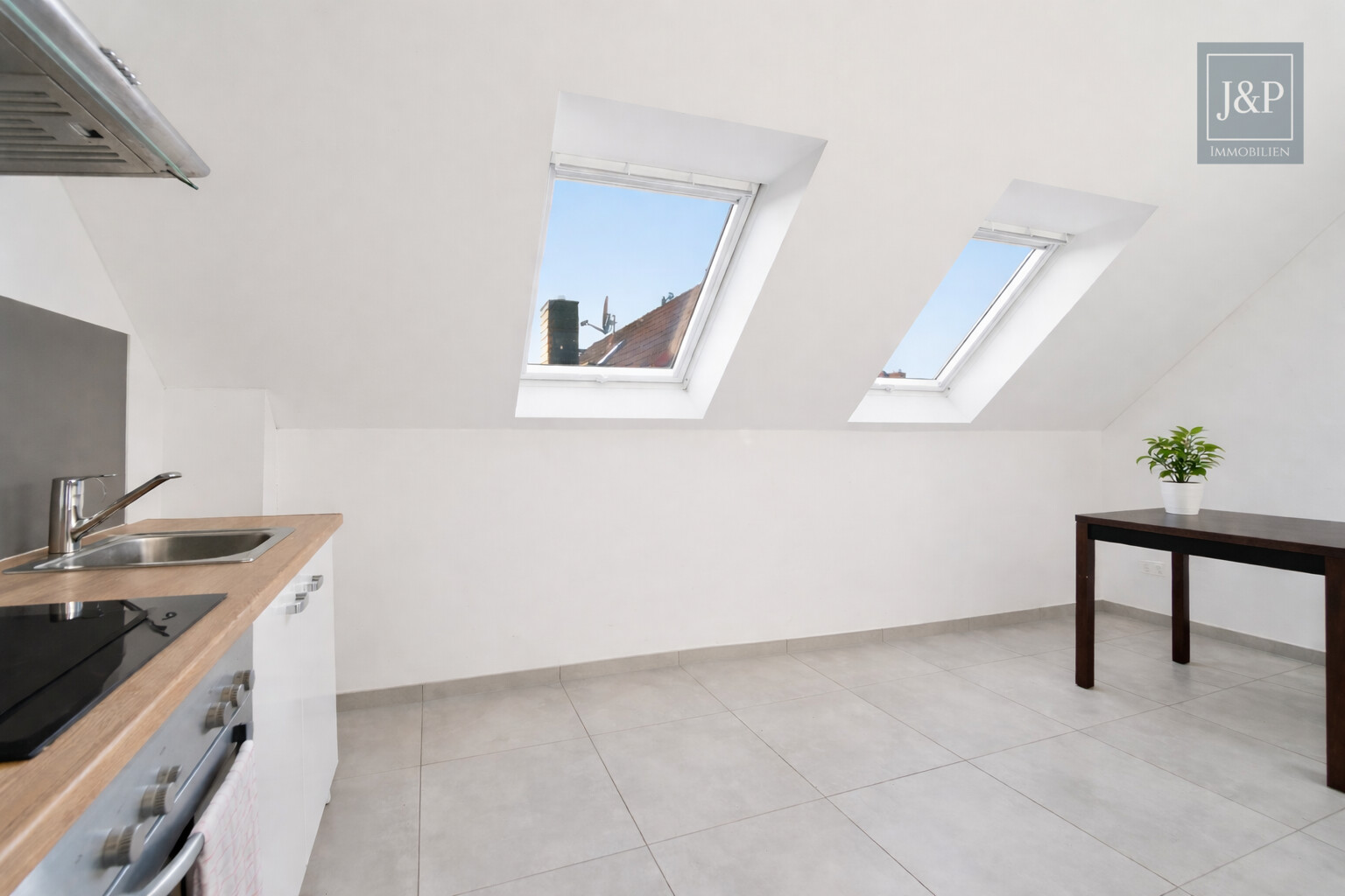 Moderne Doppelhaushälfte mit PV-Anlage & variabler Nutzung auf 4 Ebenen in Kelsterbach - Küche & Essbereich Dachgeschoss