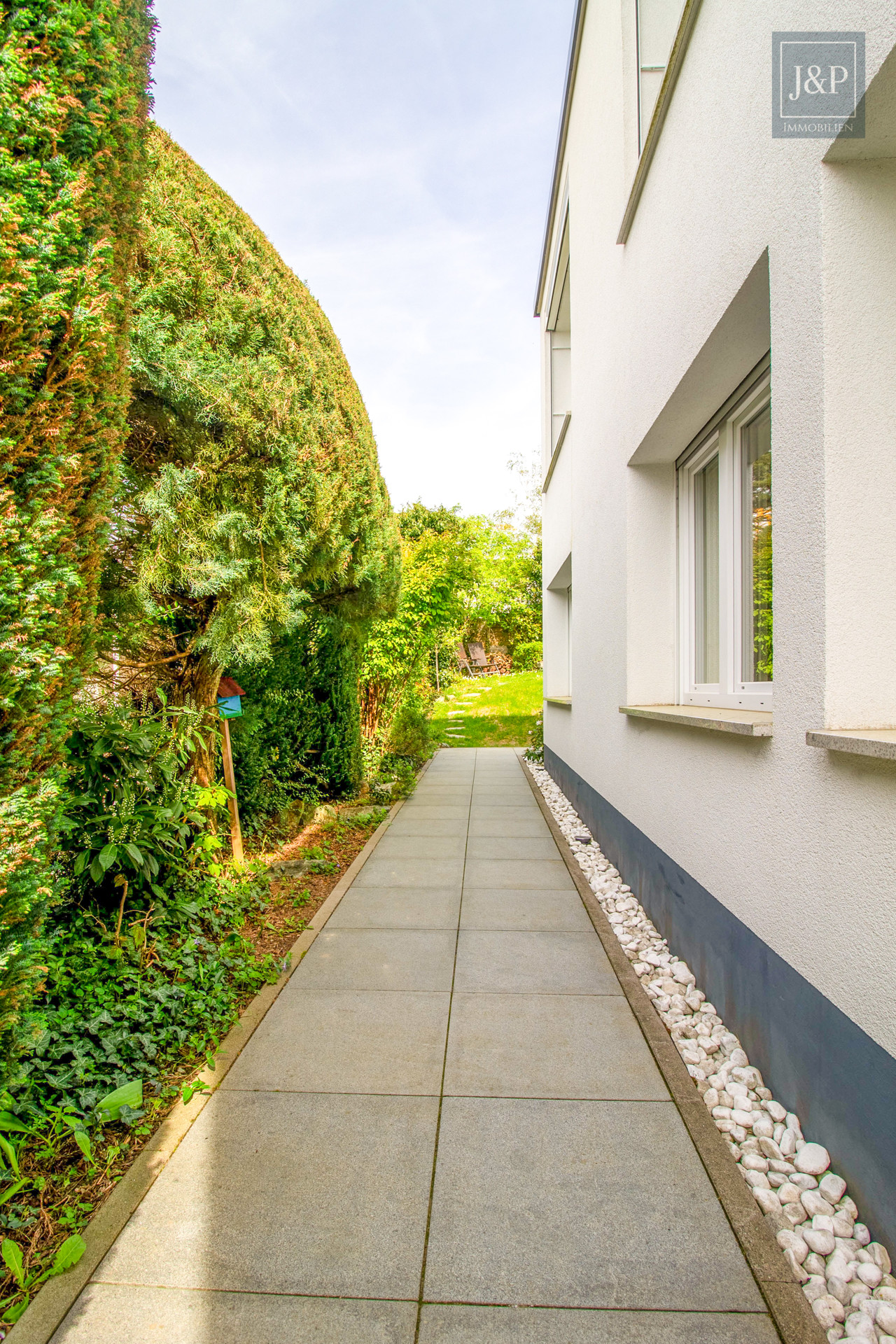 Vollsanierter Eigenheimtraum im Villenviertel! Atemberaubender Ausblick & beste Wohngegend - Eingang