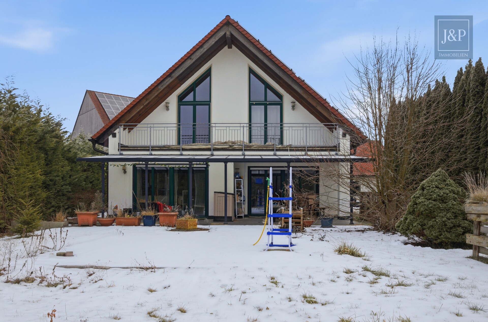 Ihr privates Naturparadies: Gepflegtes Einfamilienhaus auf traumhaften 1.500 m² Grund - Gartenansicht