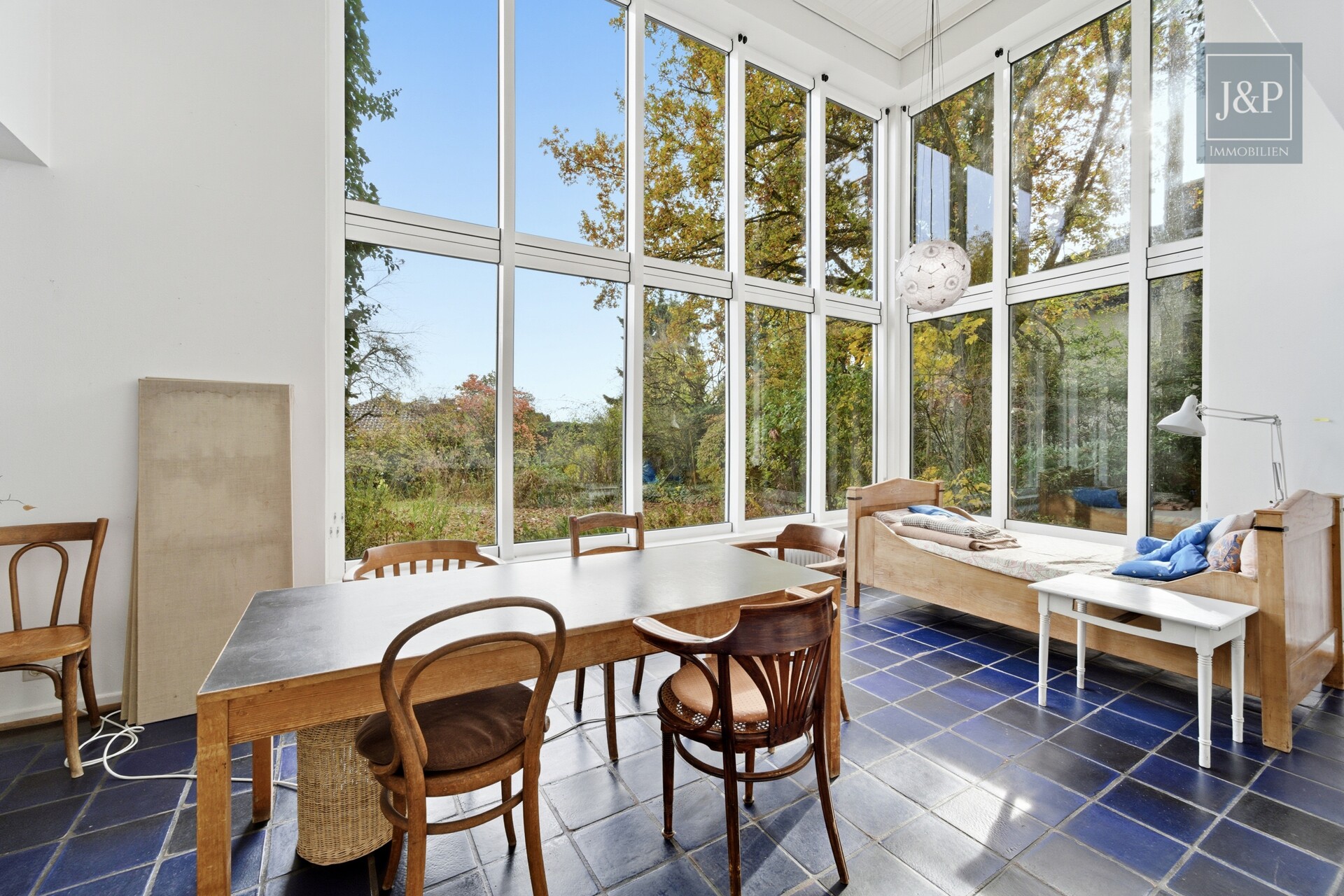 Einzigartige Architekten-Villa mit Panorama & Potenzial – Traumlage in Hofheim am Taunus - Wohnzimmer