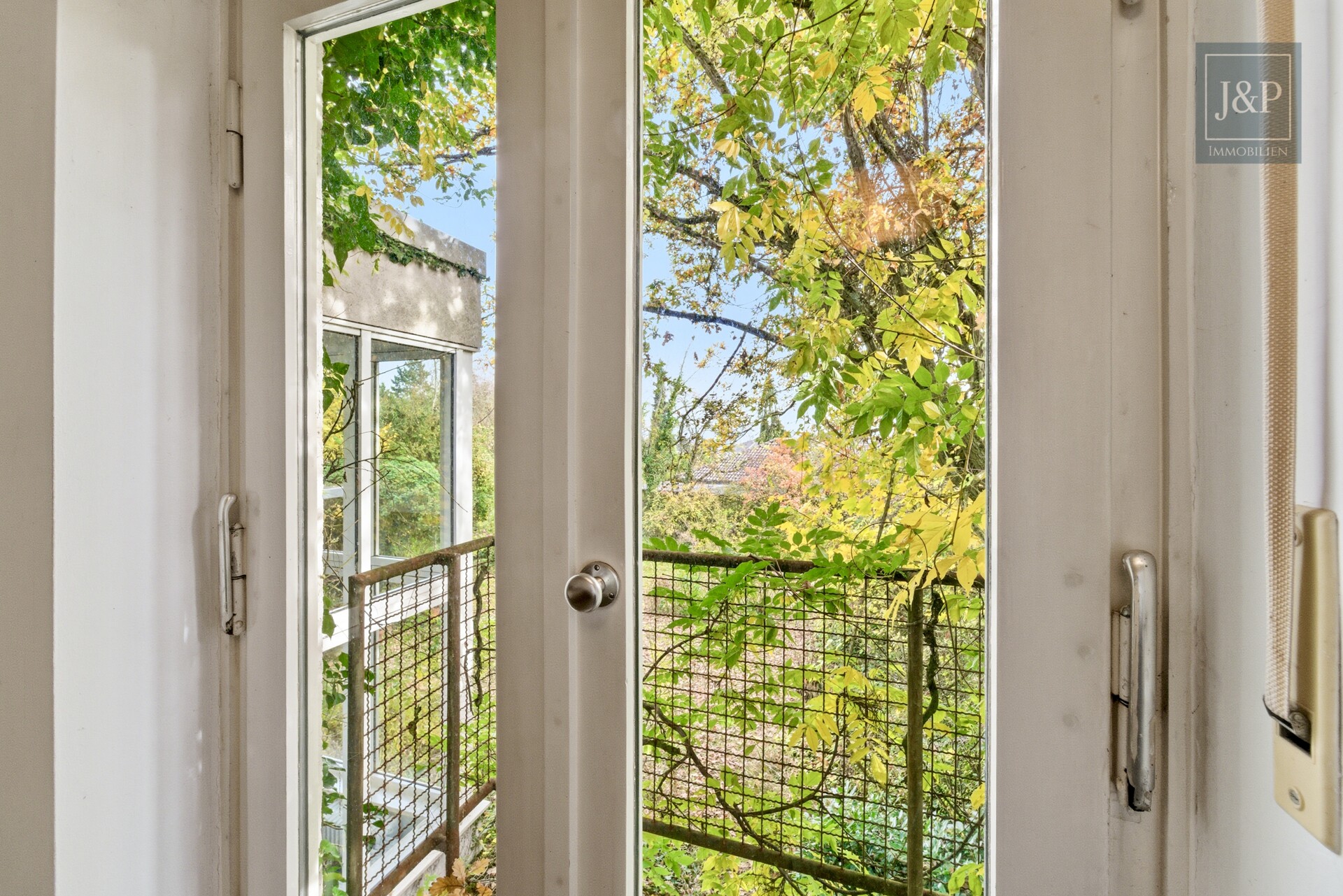 Einzigartige Architekten-Villa mit Panorama & Potenzial – Traumlage in Hofheim am Taunus - Aussicht Schlafzimmer 5