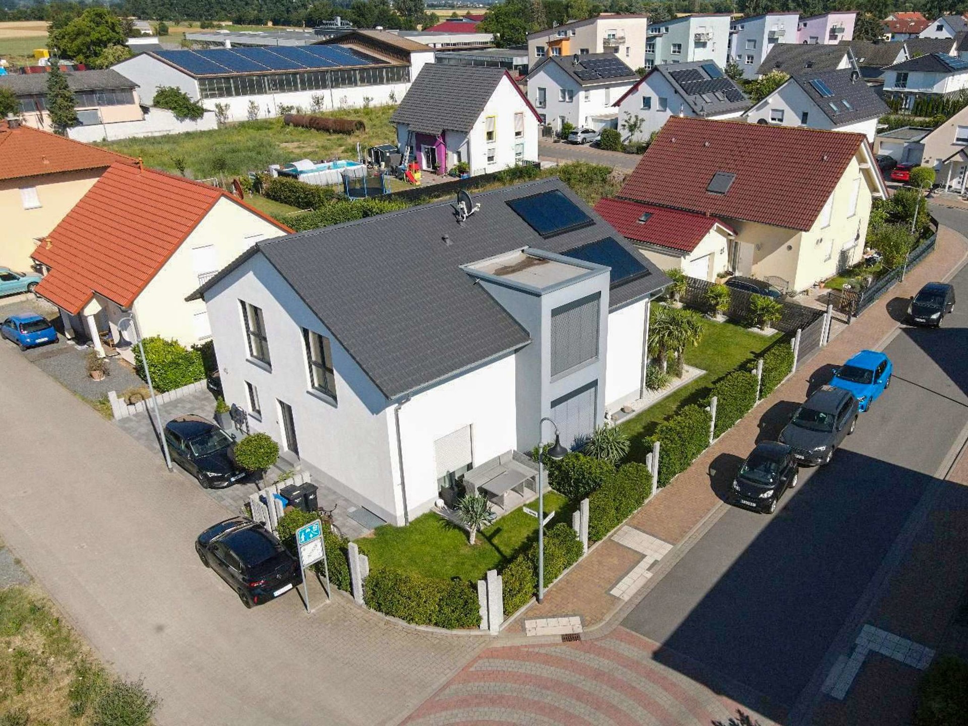 Ein wahres Energiewunder! Luxuriöses EFH mit Einliegerwohnung - Hausansicht (ELW-Seite)