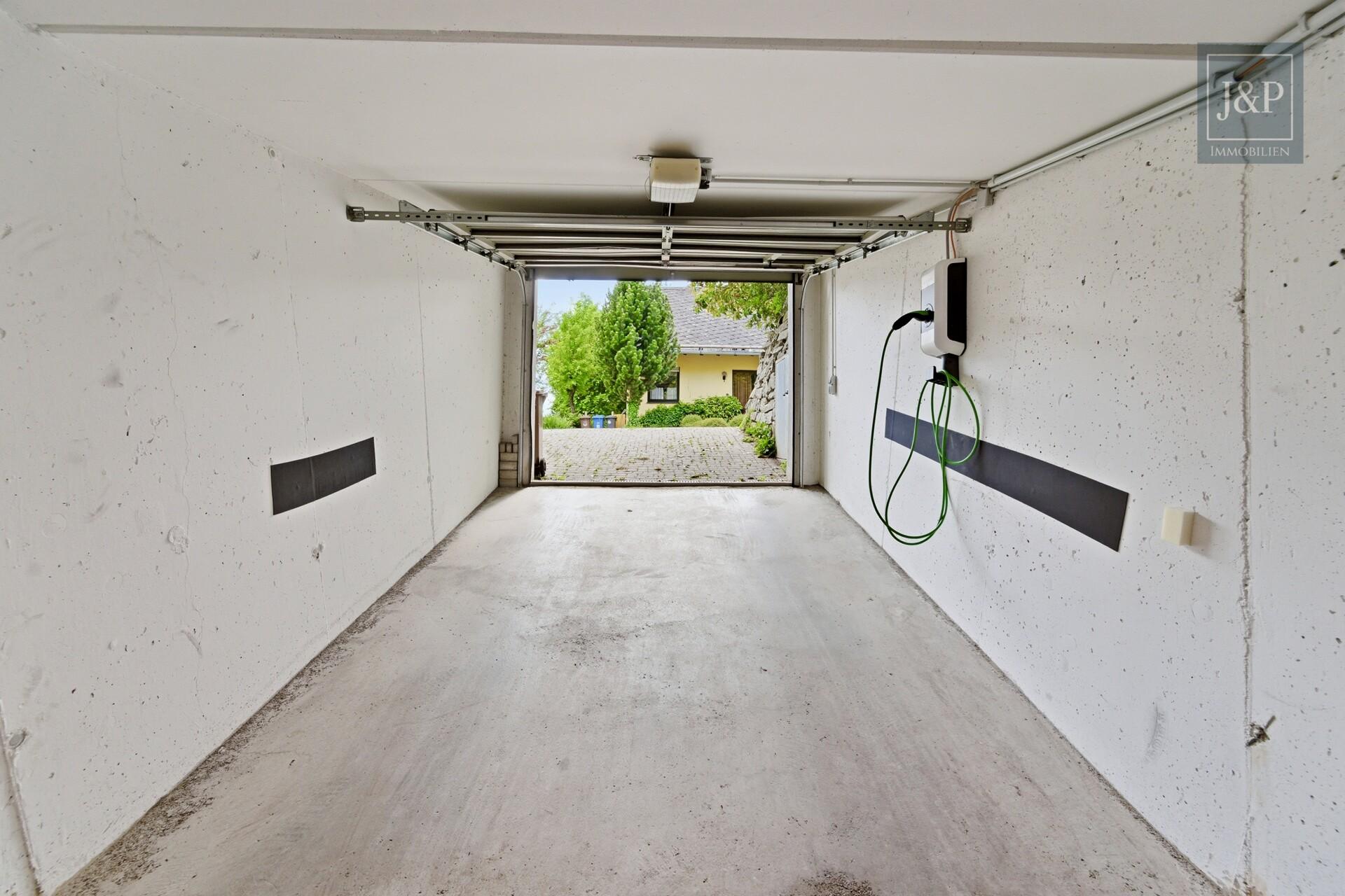 Exklusives Wohnen in Eppstein | Attraktiv zu 0,79 % finanzieren - Garage