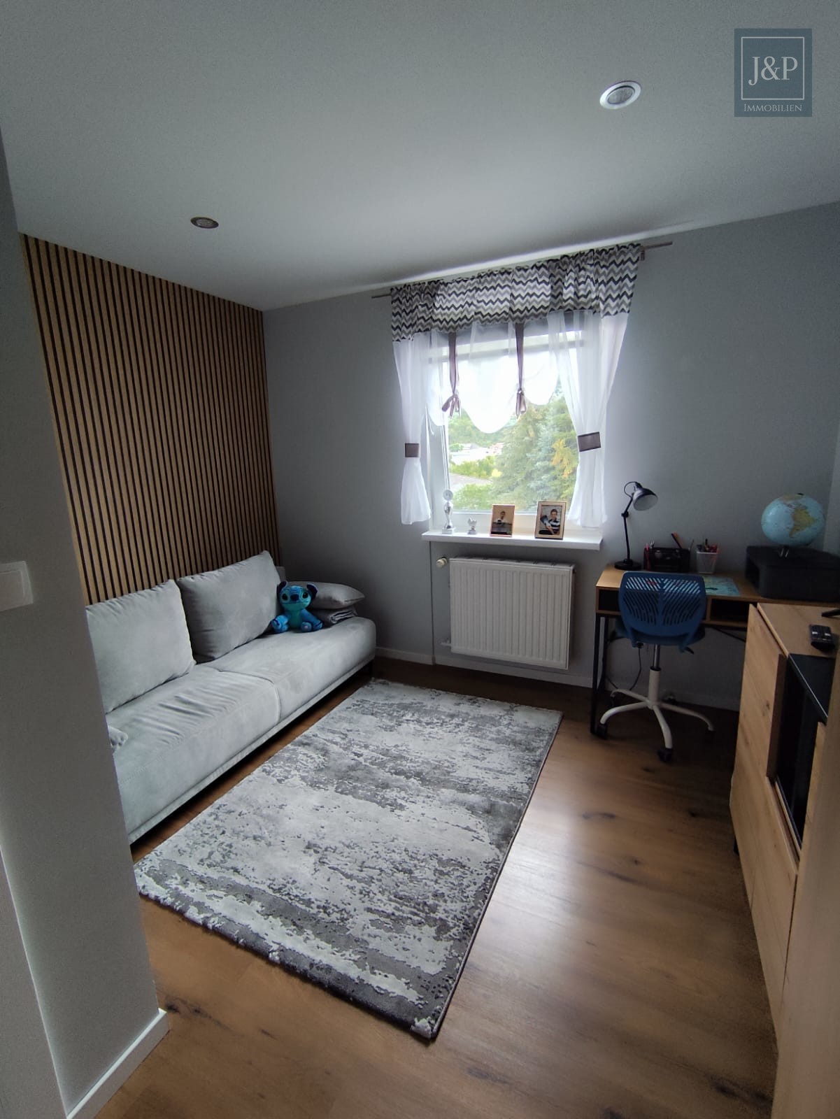 Traumhaftes Einfamilienhaus in ruhiger Lage, mit Blick ins Grüne und komplett renoviert! - Schlafzimmer 3