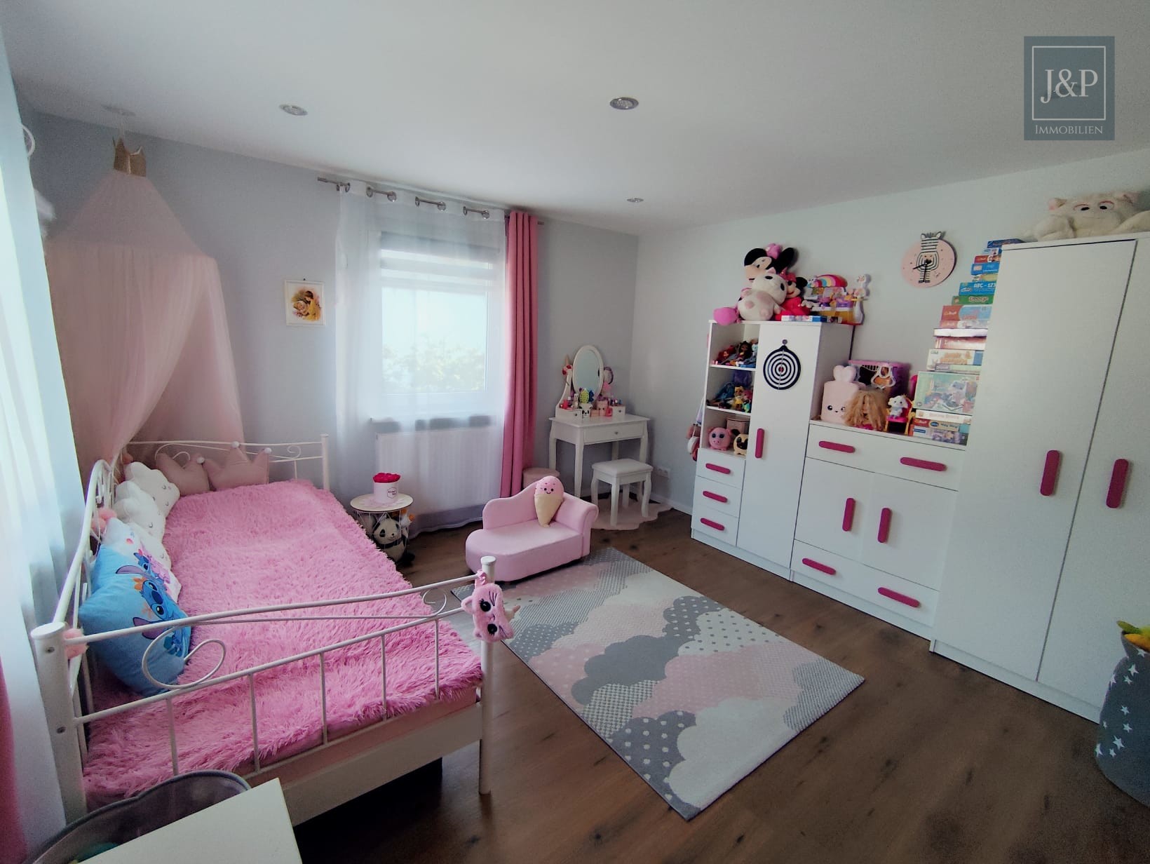 Traumhaftes Einfamilienhaus in ruhiger Lage, mit Blick ins Grüne und komplett renoviert! - Schlafzimmer 2
