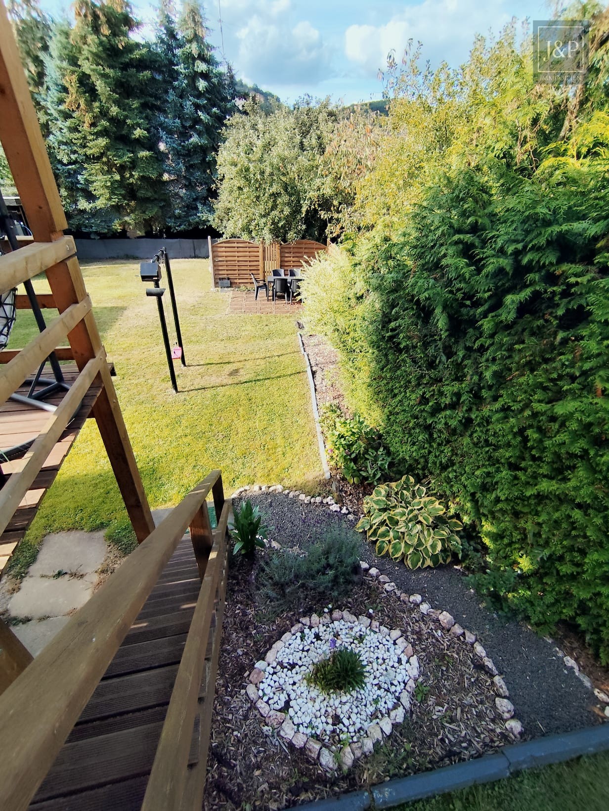 Traumhaftes Einfamilienhaus in ruhiger Lage, mit Blick ins Grüne und komplett renoviert! - Gartenzugang von Terrasse