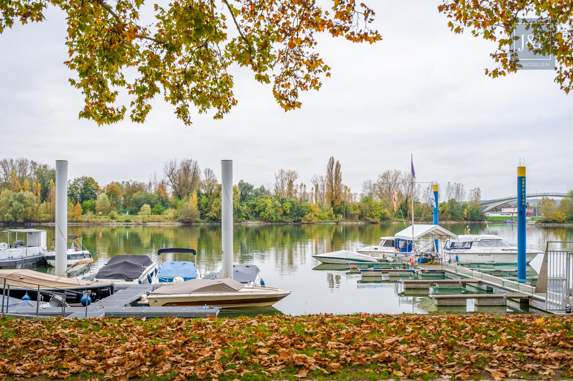 Zentral, voll-vermietet und vielseitig: Zwei Häuser in der Innenstadt von Schierstein! - Schiersteiner-Hafen (200 Meter entfernt)