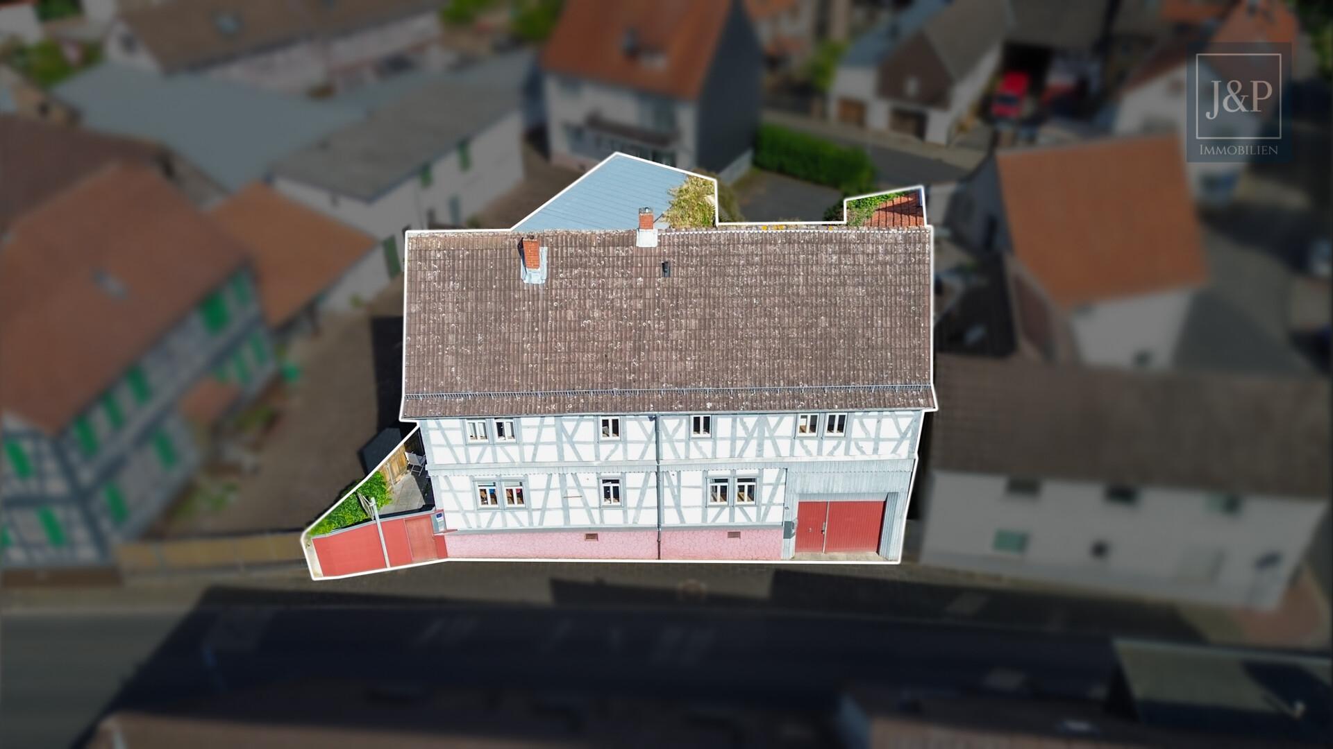 Viel Platz für Familie & Beruf: Fachwerkhaus mit Einliegerwohnung und Hof! - Luftaufnahme