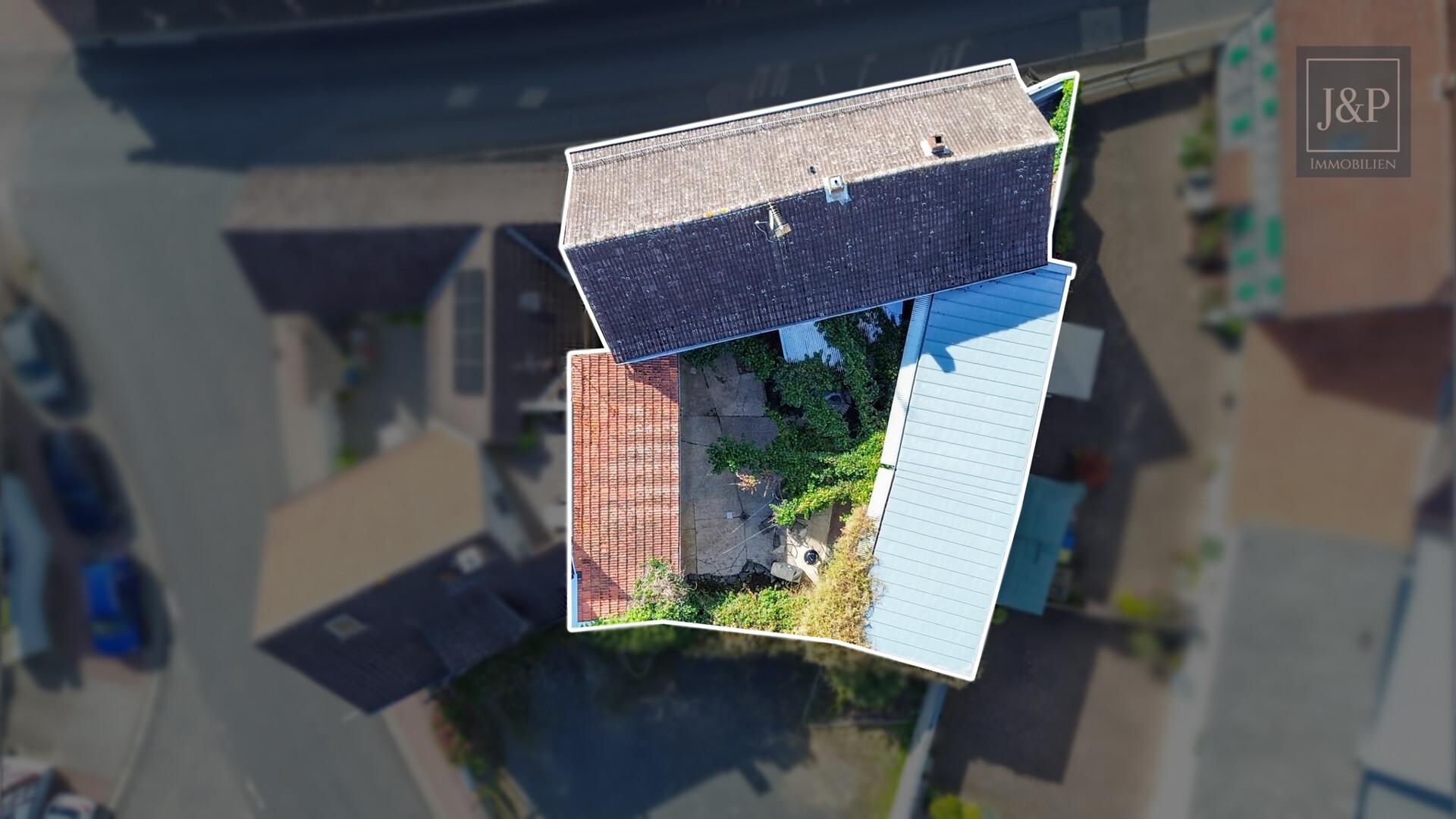 Viel Platz für Familie & Beruf: Fachwerkhaus mit Einliegerwohnung und Hof! - Luftaufnahme