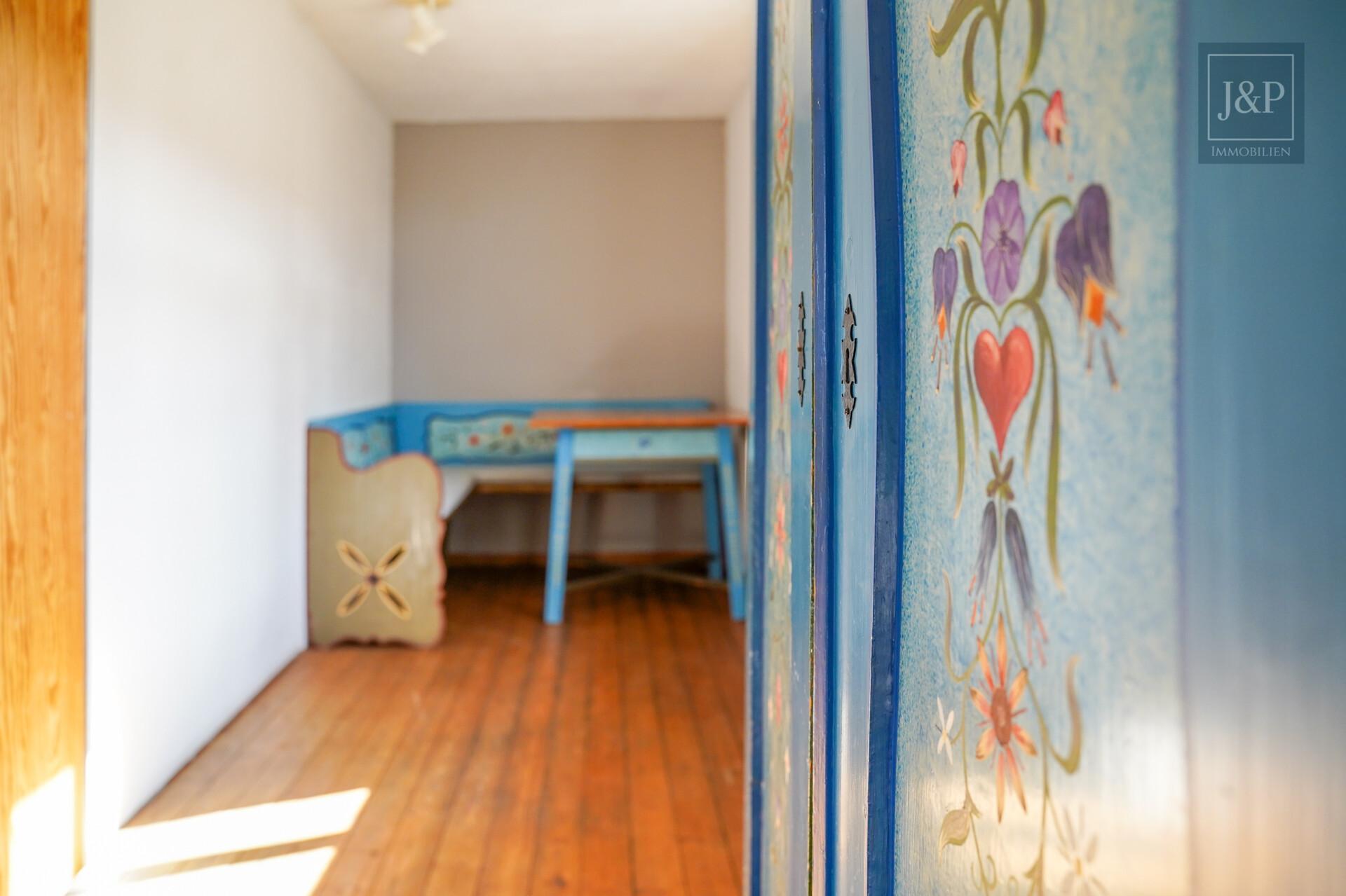 Viel Platz für Familie & Beruf: Fachwerkhaus mit Einliegerwohnung und Hof! - Schrank