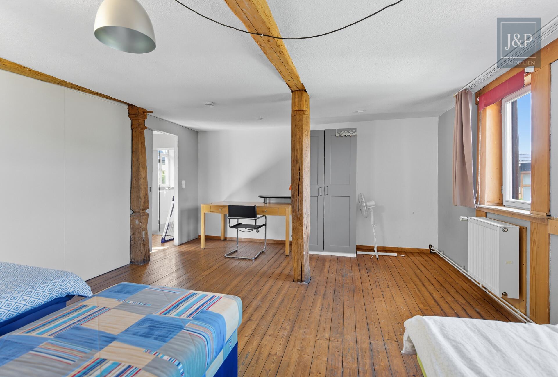 Viel Platz für Familie & Beruf: Fachwerkhaus mit Einliegerwohnung und Hof! - Schlafzimmer 3