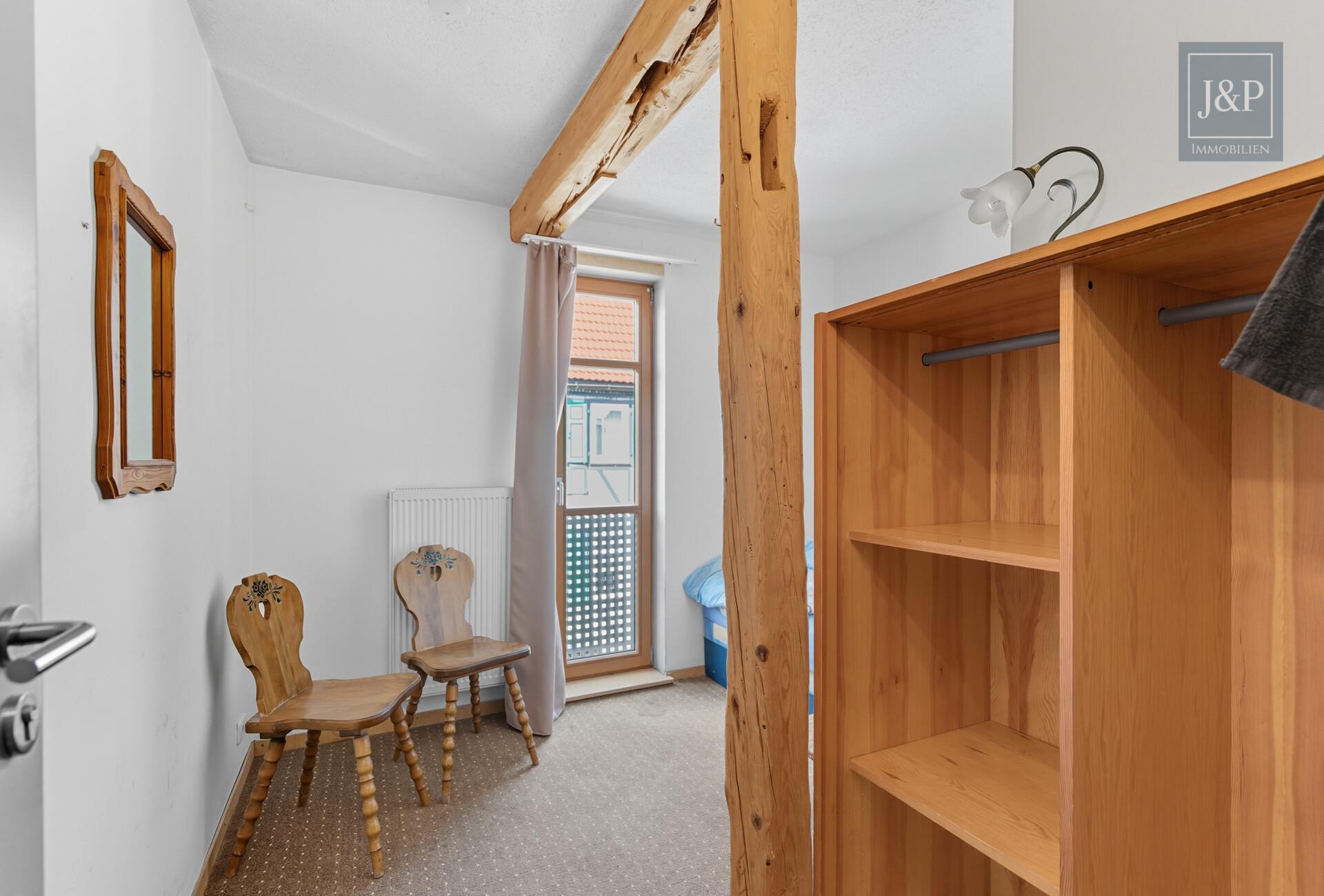 Viel Platz für Familie & Beruf: Fachwerkhaus mit Einliegerwohnung und Hof! - Schlafzimmer 3